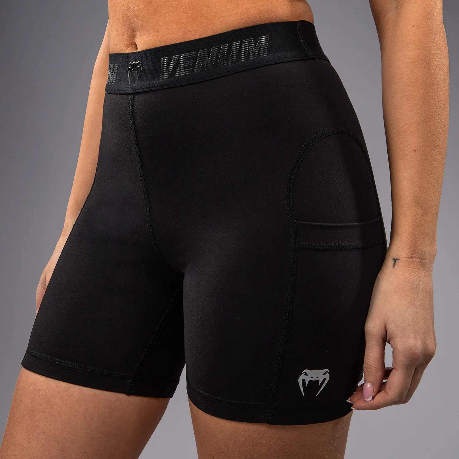 Venum Elevate Pantalón Largo Vale Tudo para mujer - Negro - Image 7