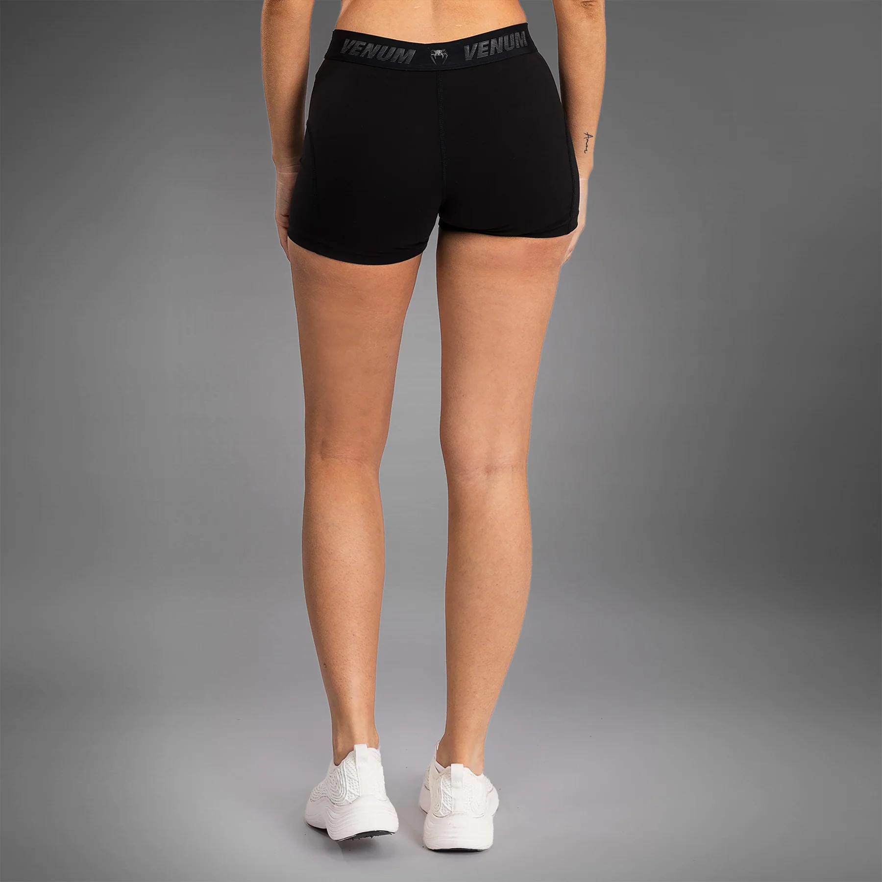Venum Elevate Short Vale Tudo para mujer - Negro - Image 4