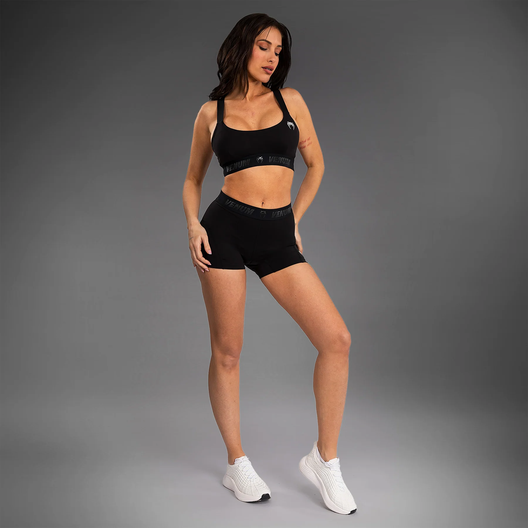 Venum Elevate Short Vale Tudo para mujer - Negro - Image 5