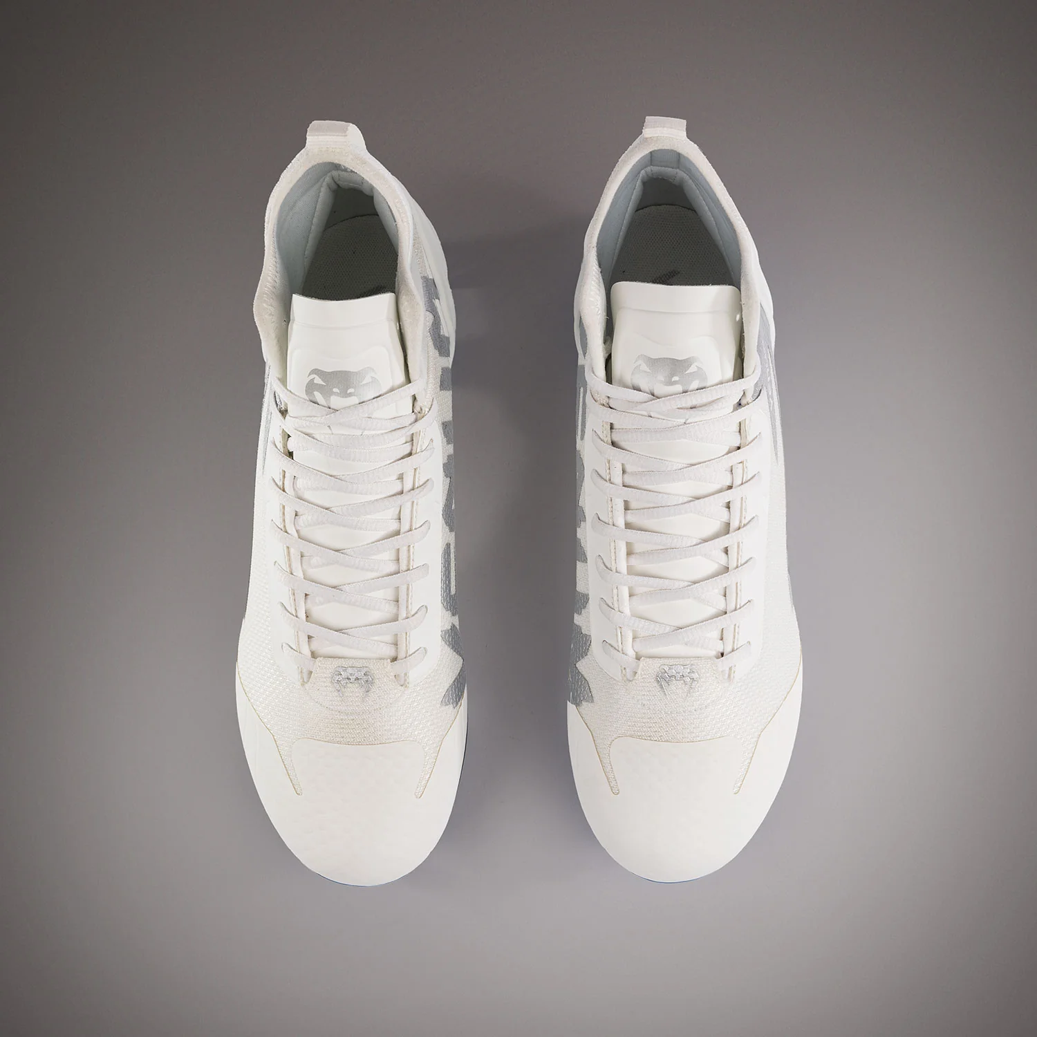 Venum Elite Tacos de fútbol americano - Blanco/Plata - Image 3