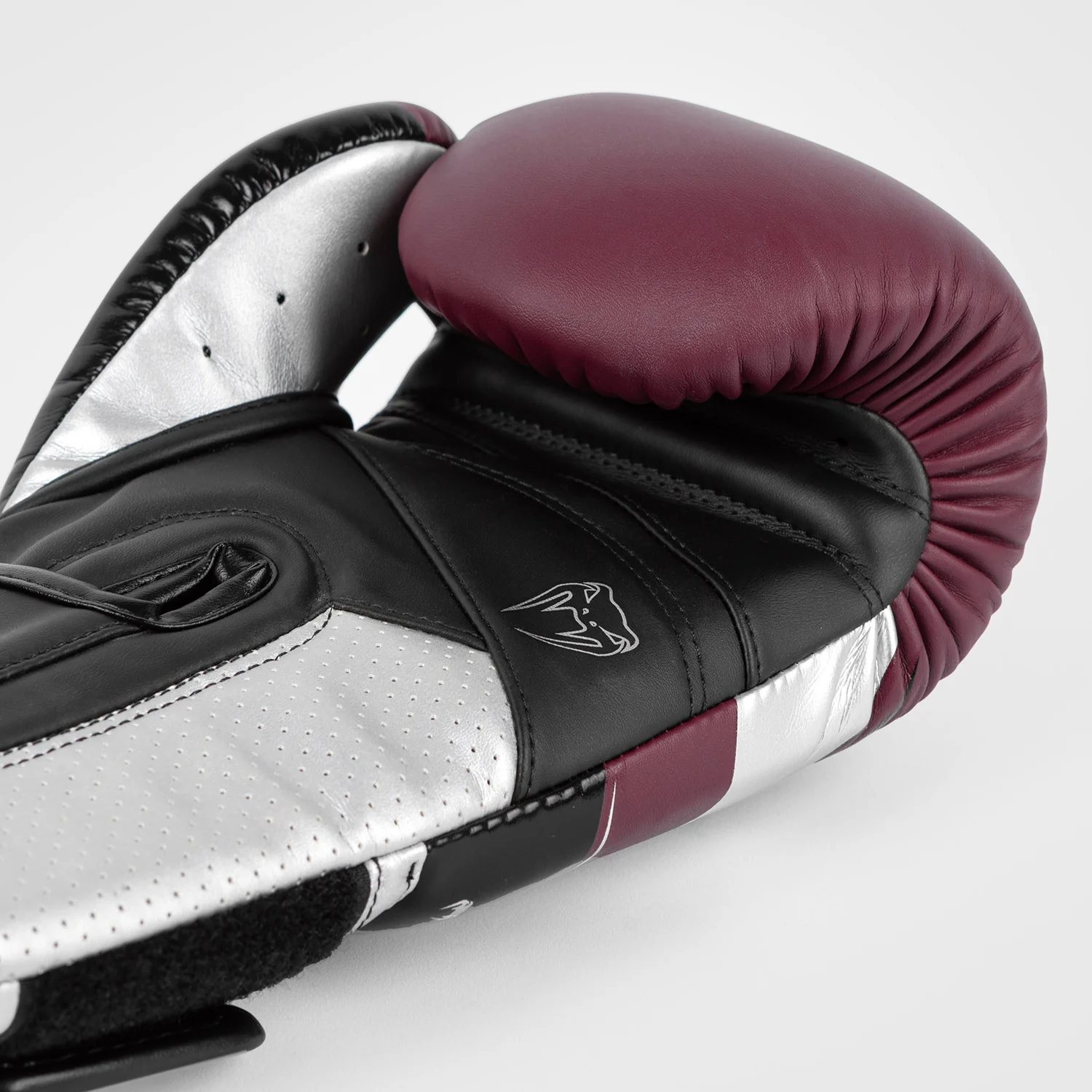 Venum Elite Evo Guantes de Boxeo - Borgoña/Plata - Image 6