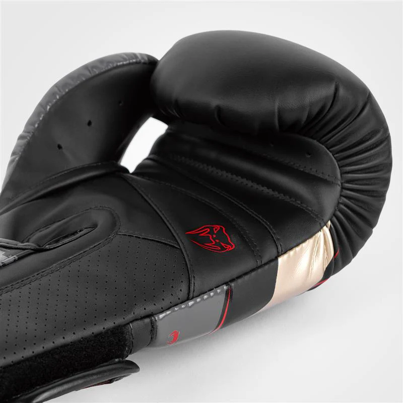 Venum Elite Evo Guantes de Boxeo - Negro/Dorado/Rojo - Image 5
