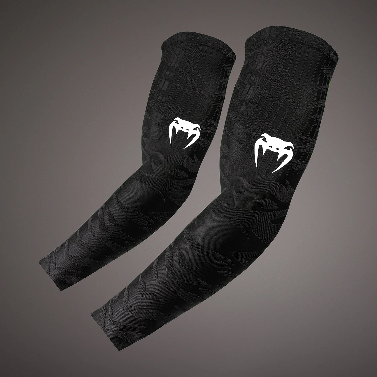 Venum Elite Mangas para Brazo - Negro/Blanco