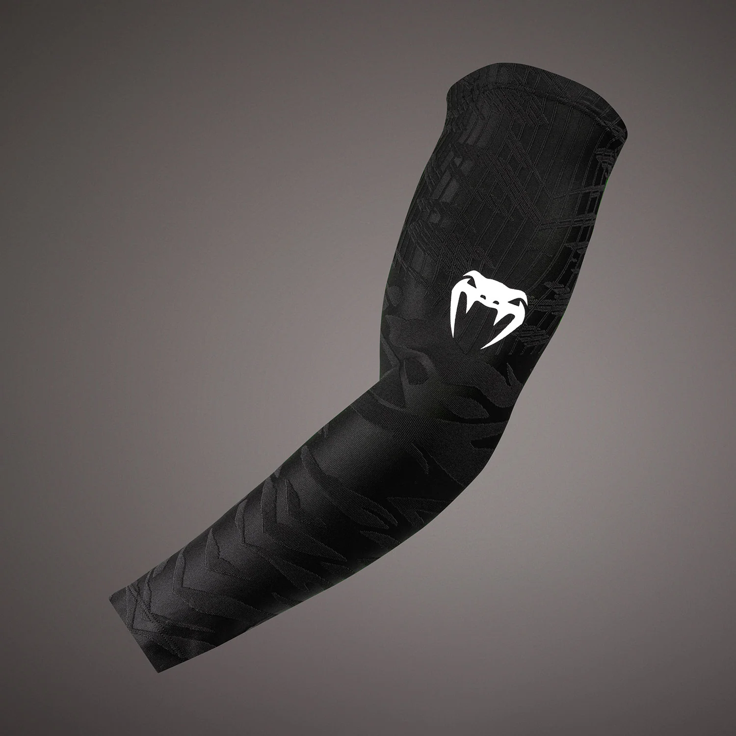 Venum Elite Mangas para Brazo - Negro/Blanco - Image 2