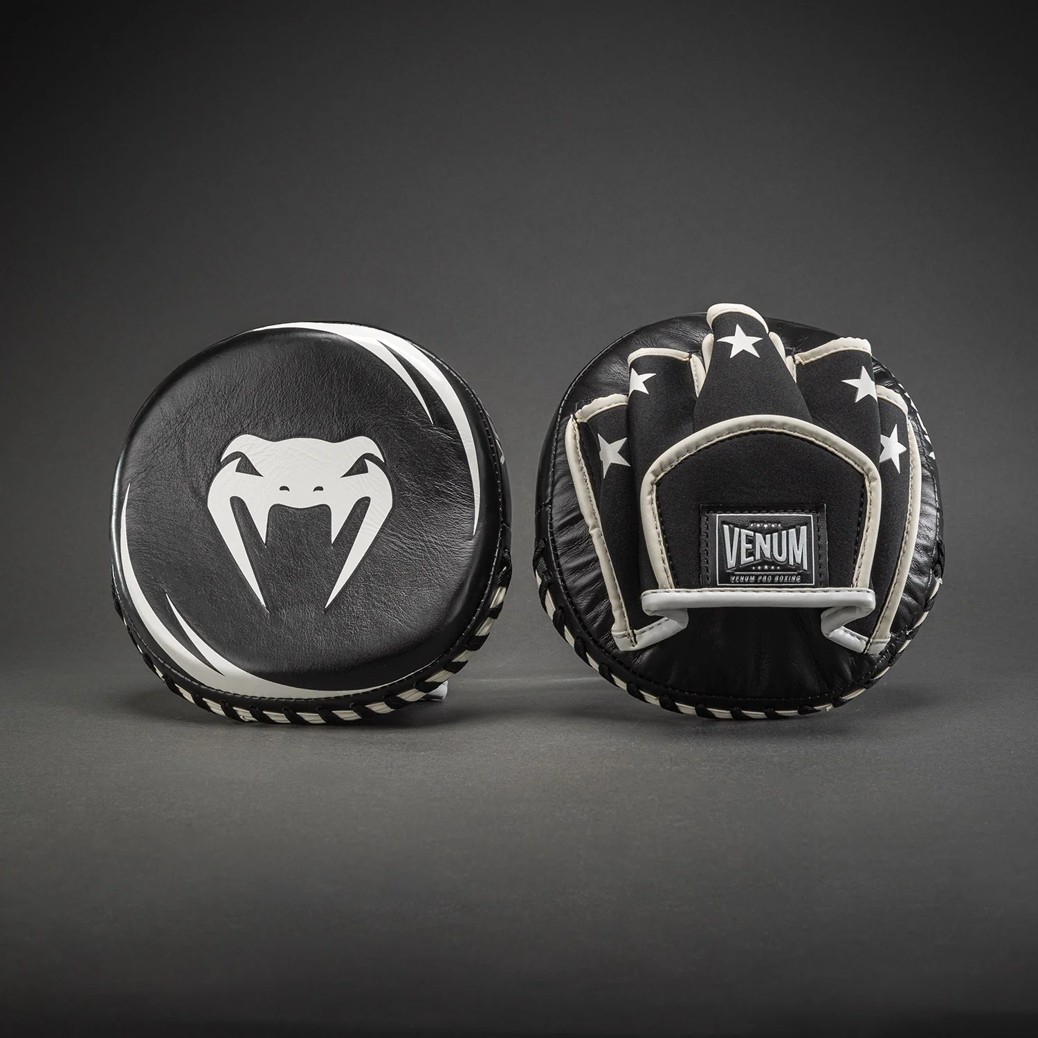 Venum Elite Mini Manoplas de Enfoque (Par) – Negro/Blanco