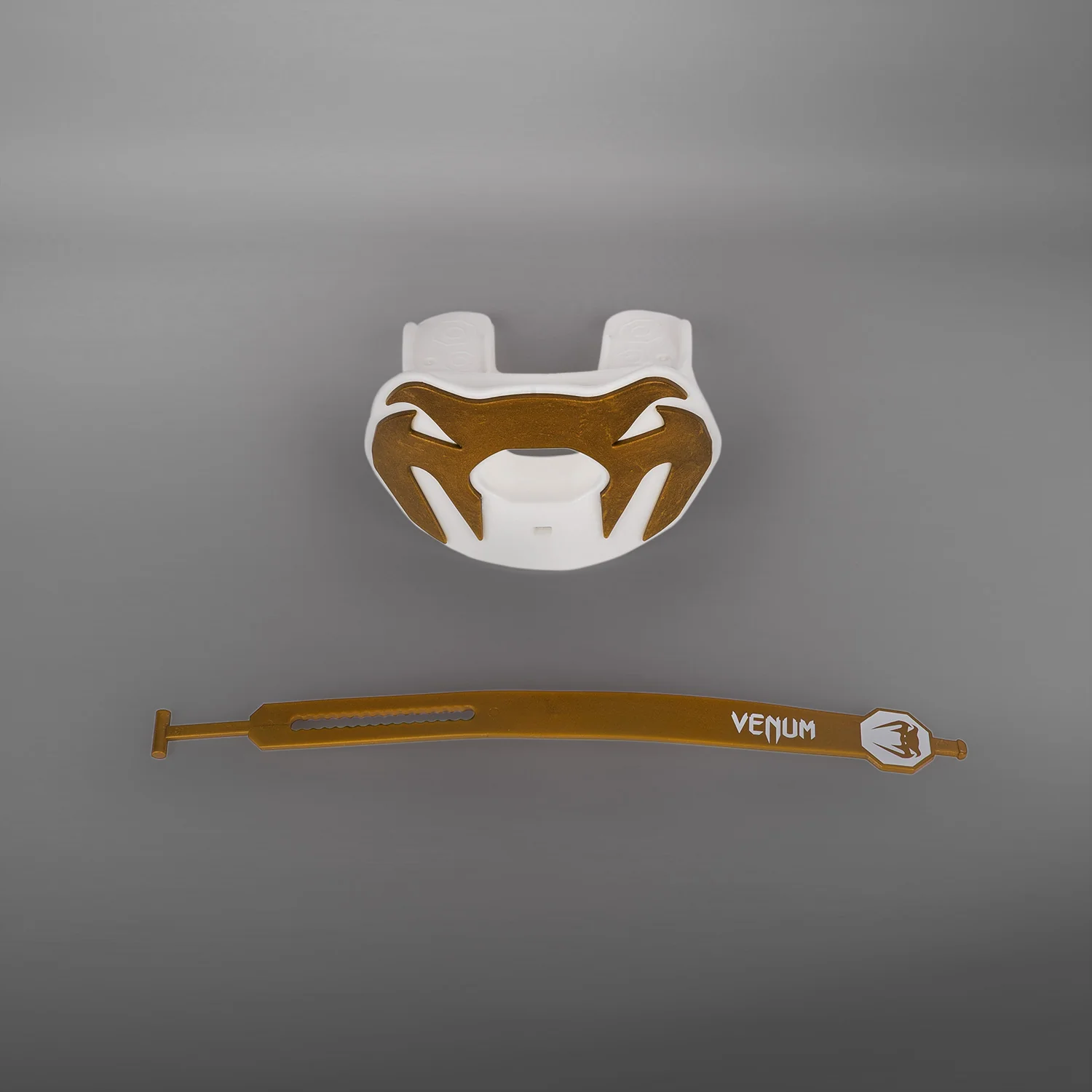 Venum Elite Protector Bucal Edición Logo - Blanco/Dorado - Image 2