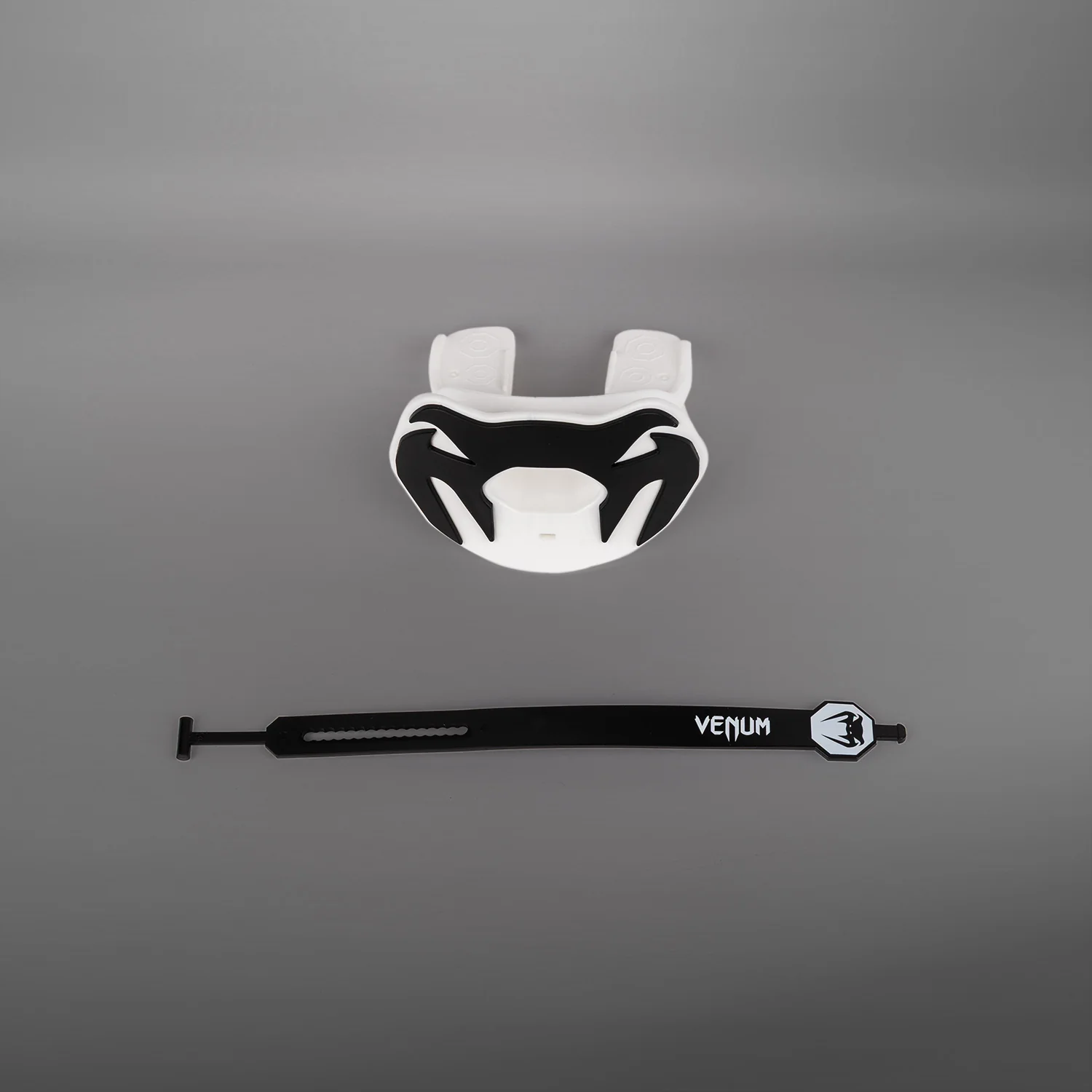 Venum Elite Protector Bucal Edición Logo - Blanco/Negro - Image 2