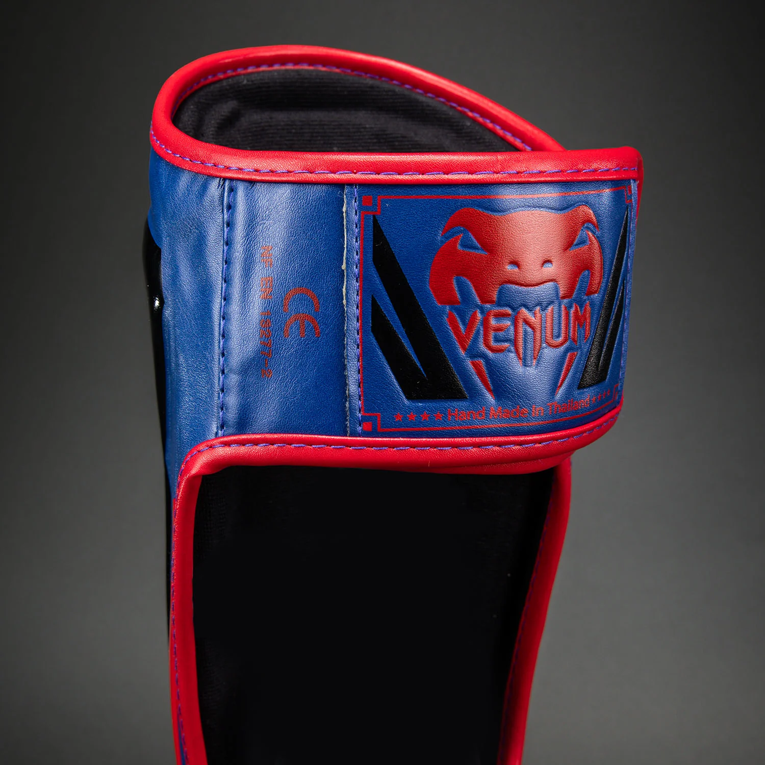 Venum Elite Protectores de Espinillas - Azul Oscuro/Rojo - Image 5