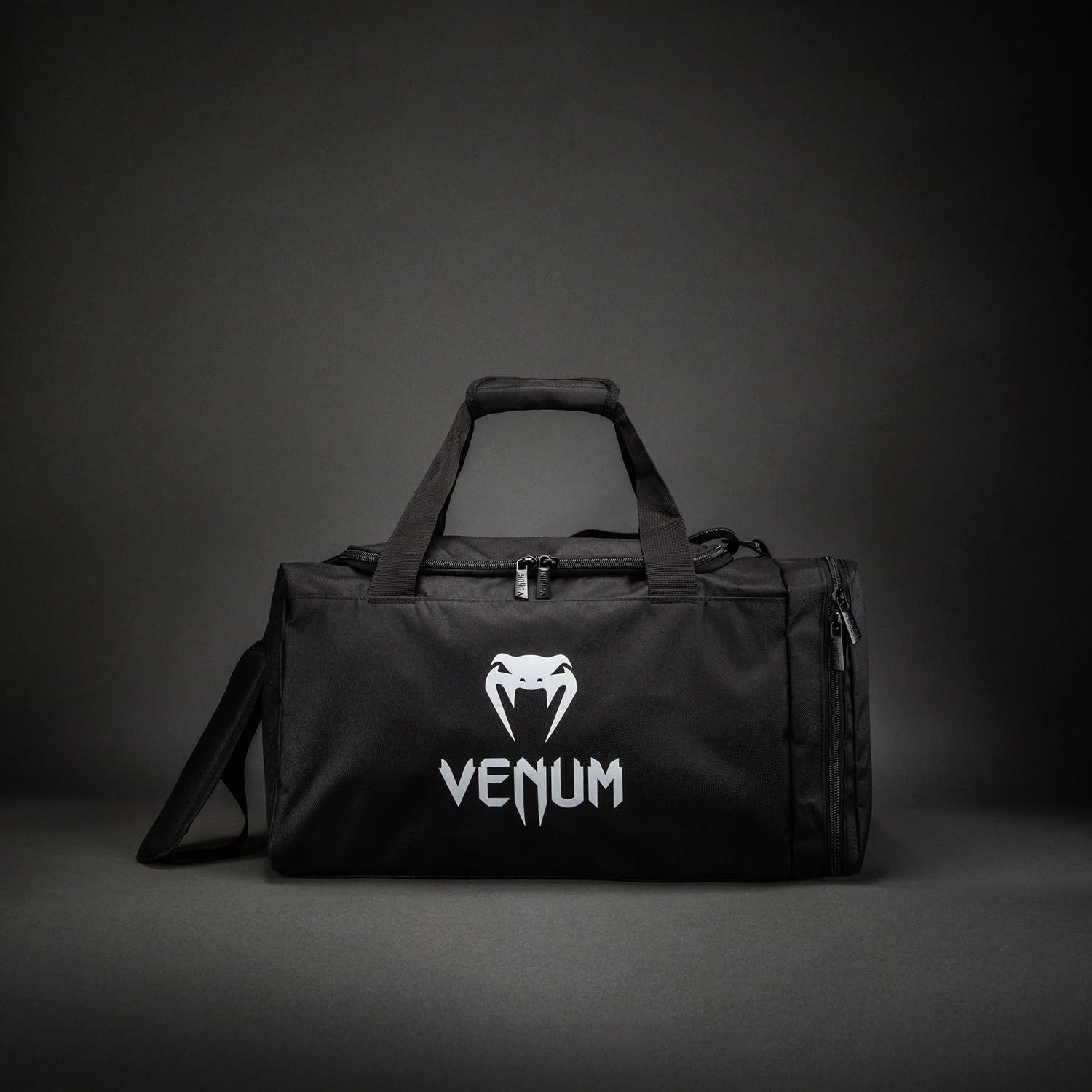 Venum Essential Bolsa Deportiva (26L) - Negro