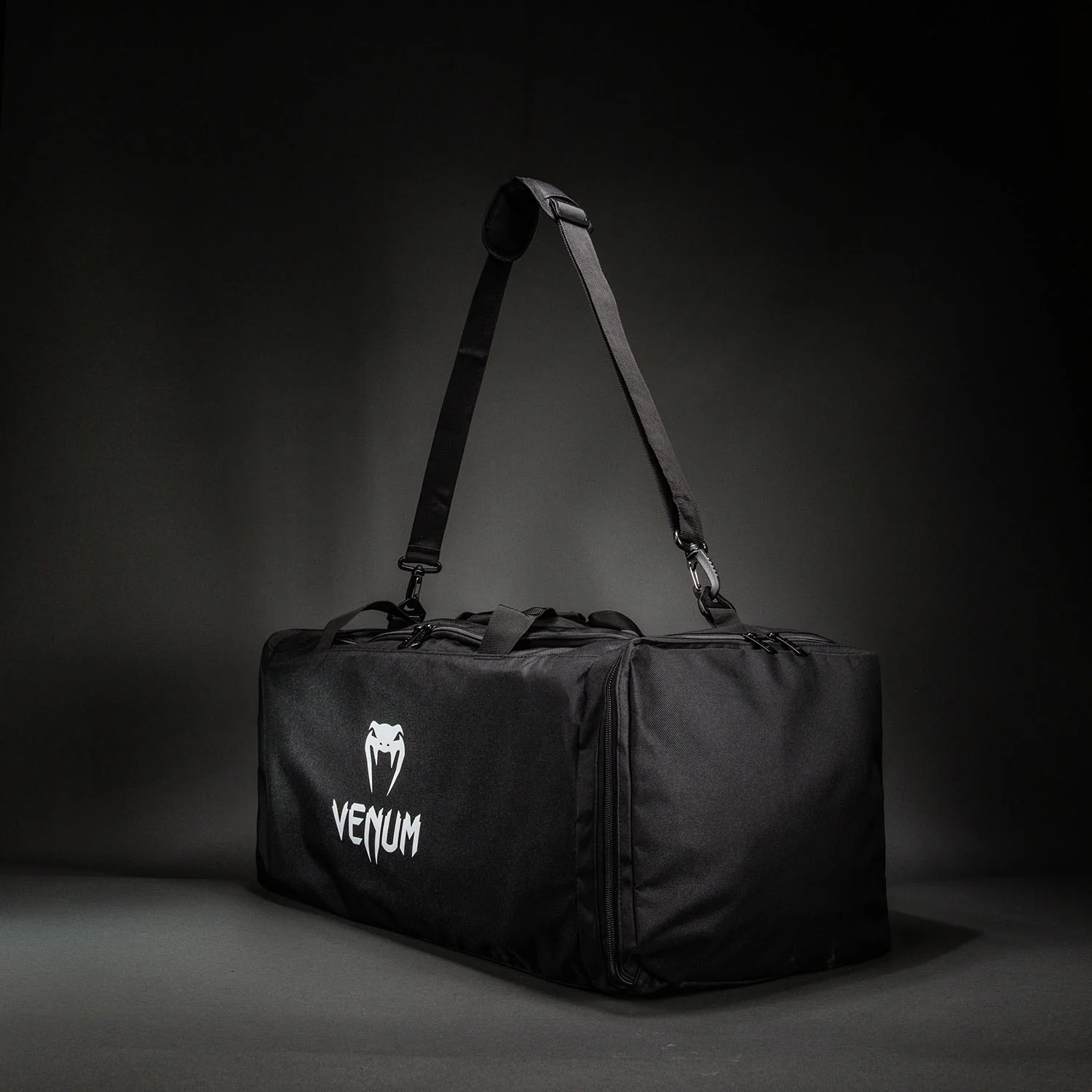 Venum Essential Bolsa de Deporte (61L) – Negro - Image 3