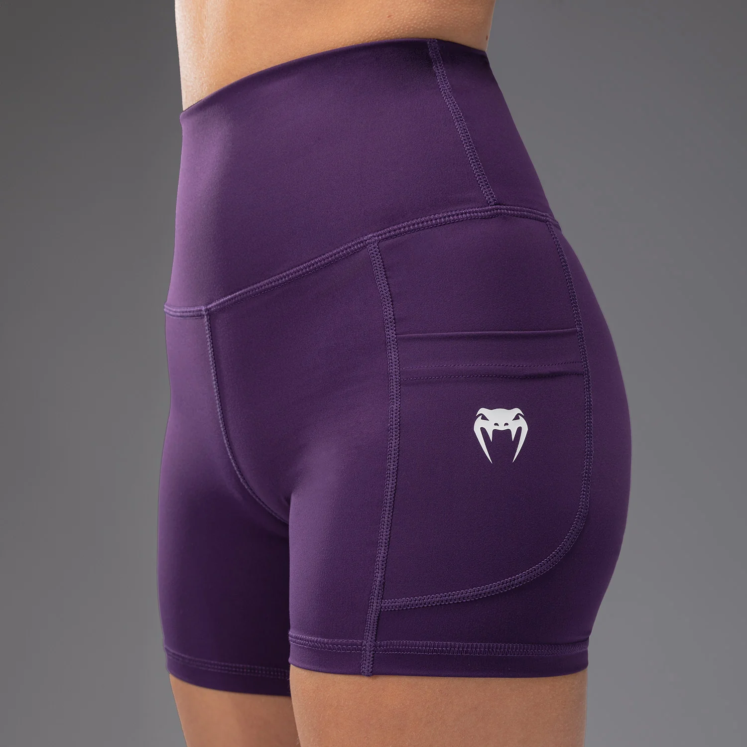 Venum Essential Pantalones Cortos de Ciclismo para Mujer - Púrpura Profundo - Image 7