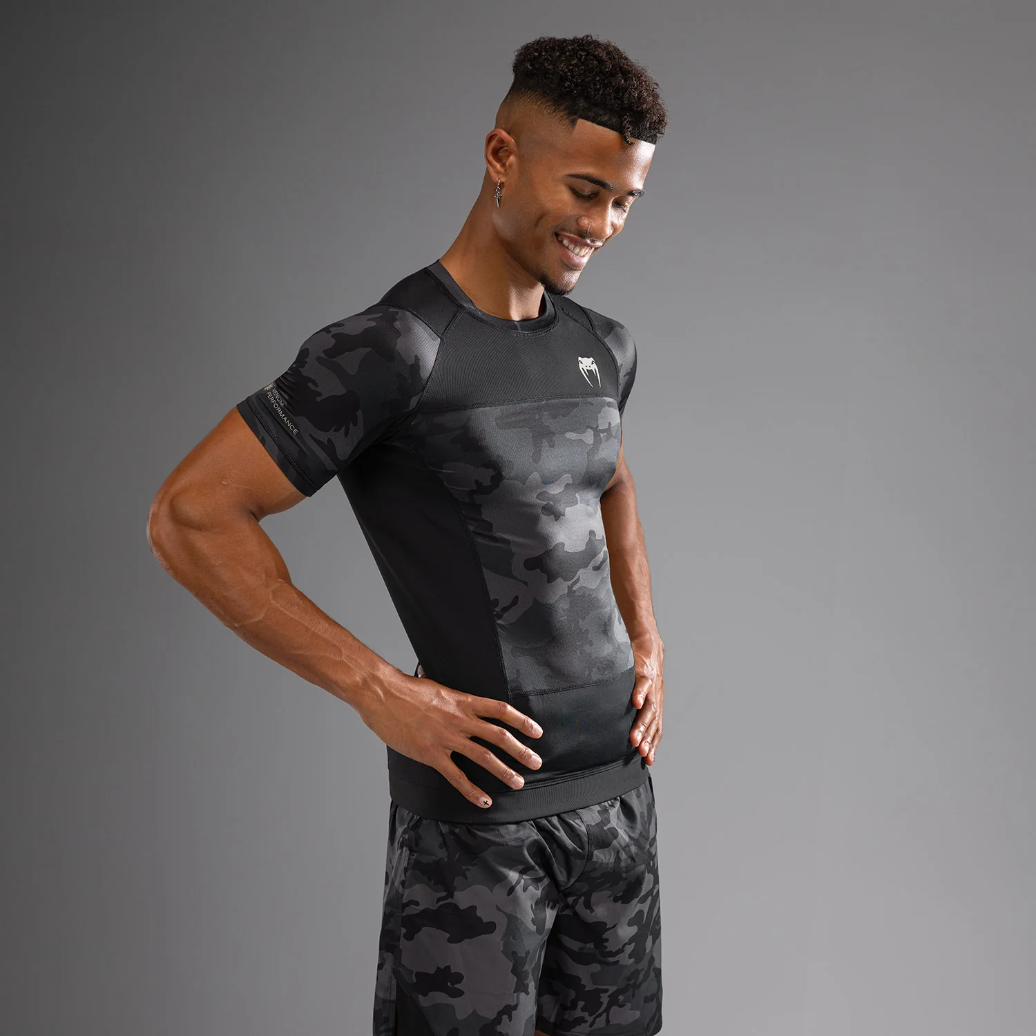 Venum G-Fit Air Rashguard de Manga Corta para Hombre - Camuflaje Urbano Digital - Image 3