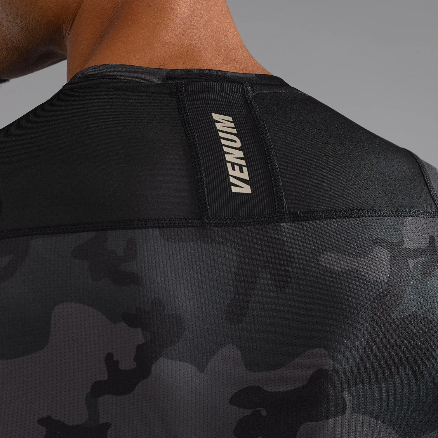 Venum G-Fit Air Rashguard de Manga Corta para Hombre - Camuflaje Urbano Digital - Image 6