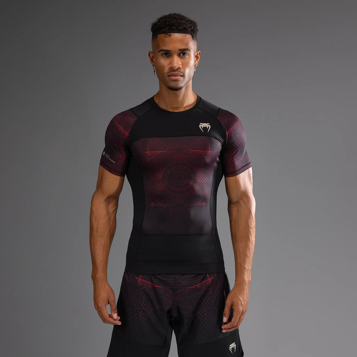 Venum G-Fit Air Rashguard de Manga Corta para Hombre - Negro Profundo/Rojo Fuego
