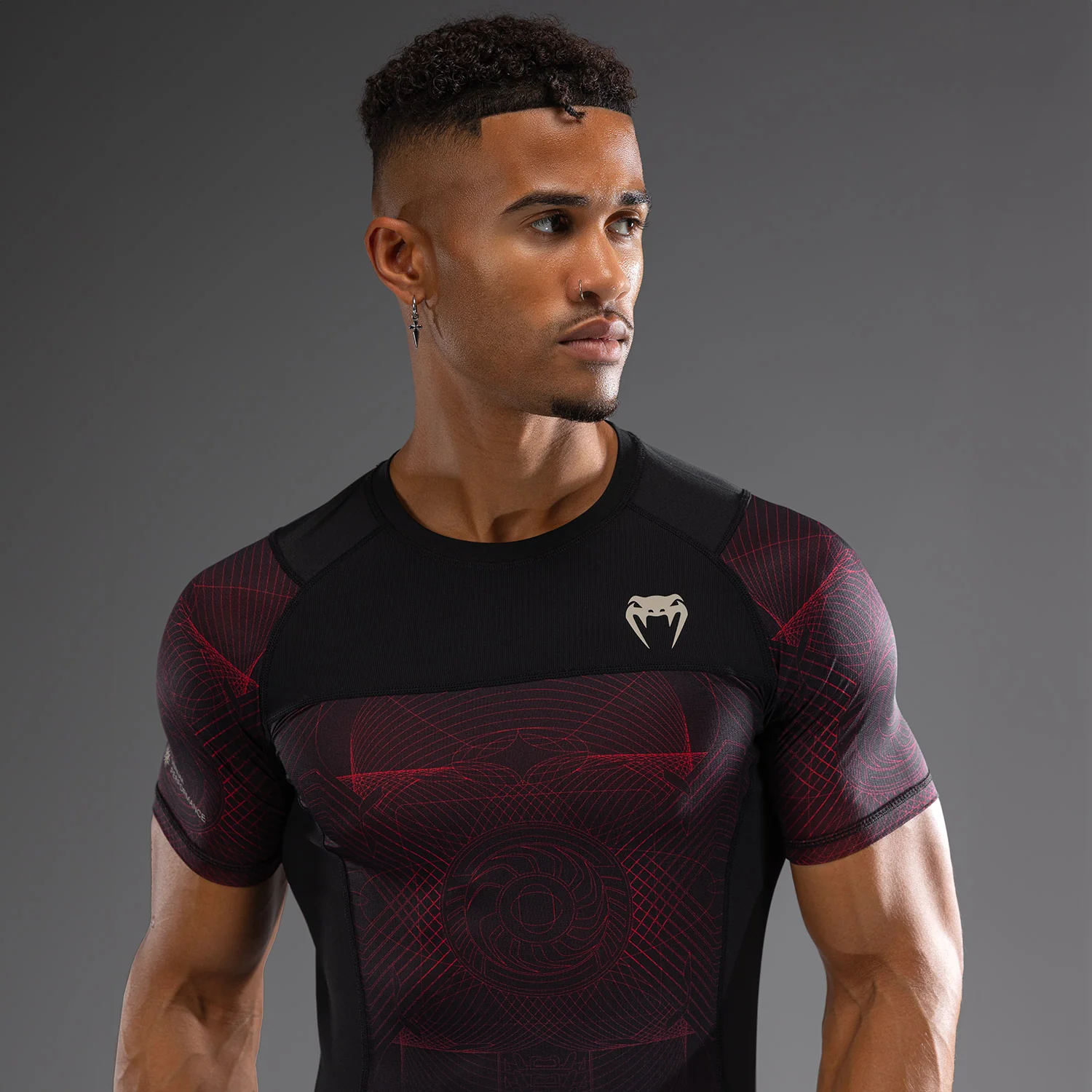 Venum G-Fit Air Rashguard de Manga Corta para Hombre - Negro Profundo/Rojo Fuego - Image 2