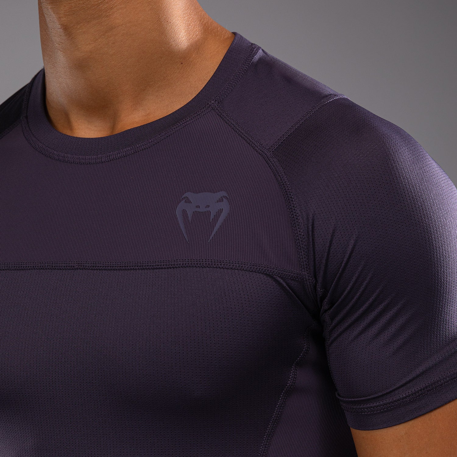 Venum G-Fit Air Rashguard de Manga Corta para Hombre - Púrpura Profundo - Image 5