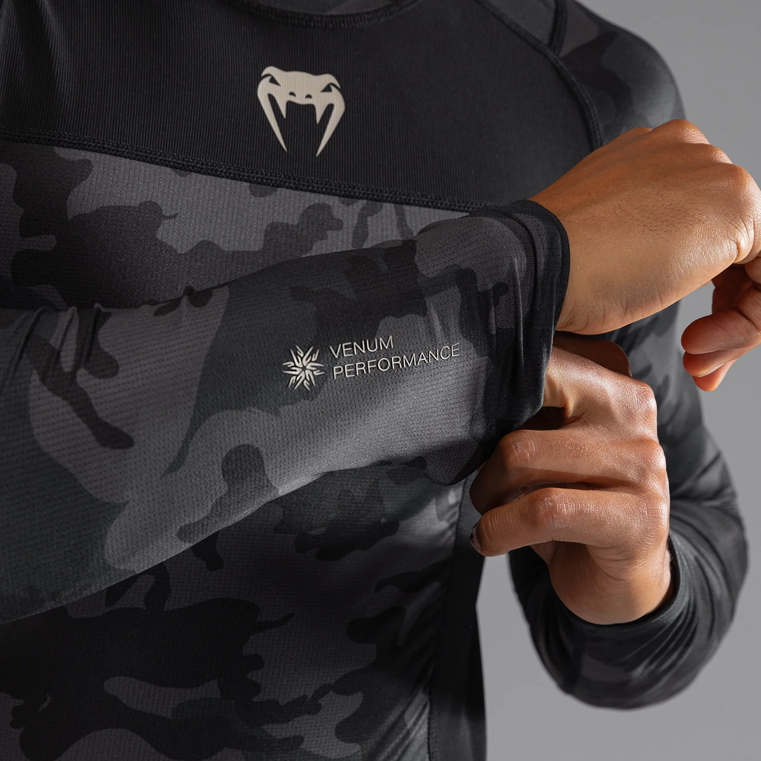 Venum G-Fit Air Rashguard de Manga Larga para Hombre - Camuflaje Urbano Digital - Image 7