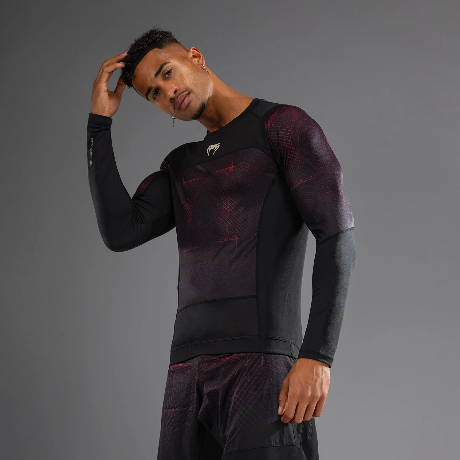 Venum G-Fit Air Rashguard de Manga Larga para Hombre - Negro Profundo/Rojo Fuego - Image 3