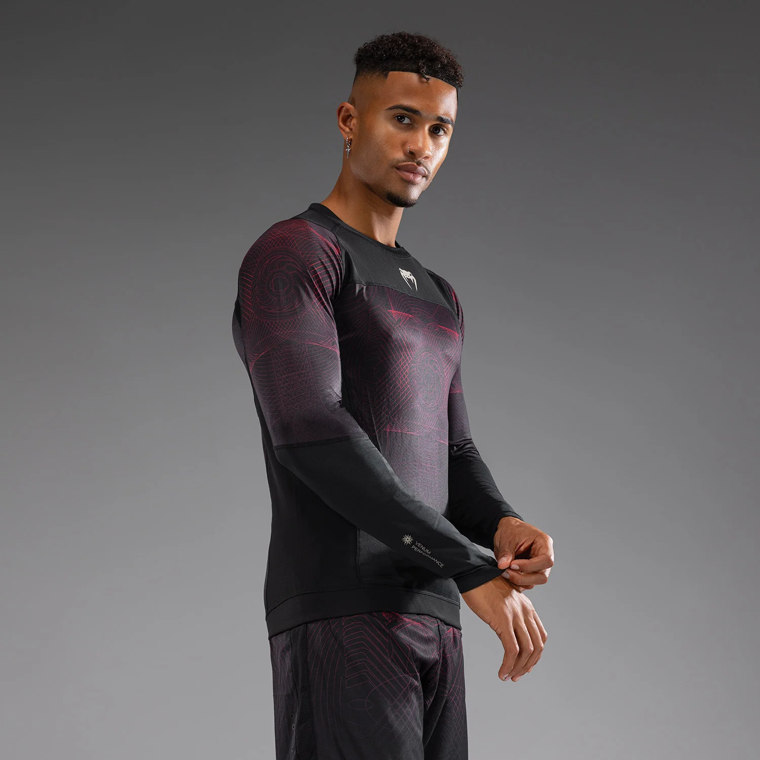 Venum G-Fit Air Rashguard de Manga Larga para Hombre - Negro Profundo/Rojo Fuego - Image 4