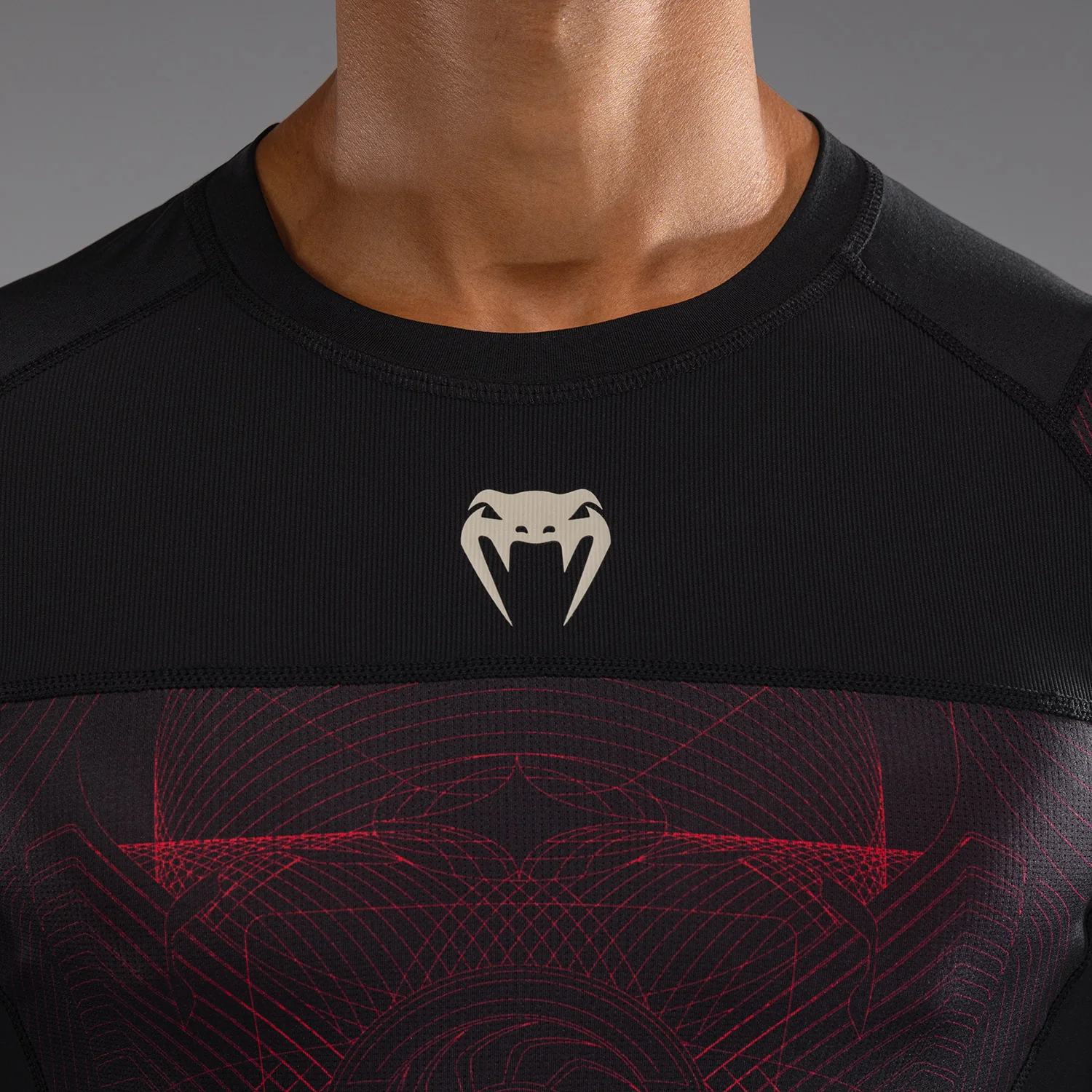 Venum G-Fit Air Rashguard de Manga Larga para Hombre - Negro Profundo/Rojo Fuego - Image 5