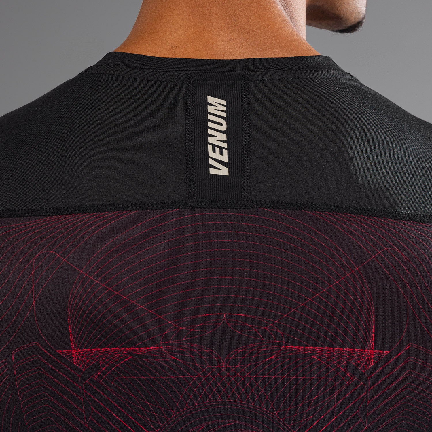 Venum G-Fit Air Rashguard de Manga Larga para Hombre - Negro Profundo/Rojo Fuego - Image 6