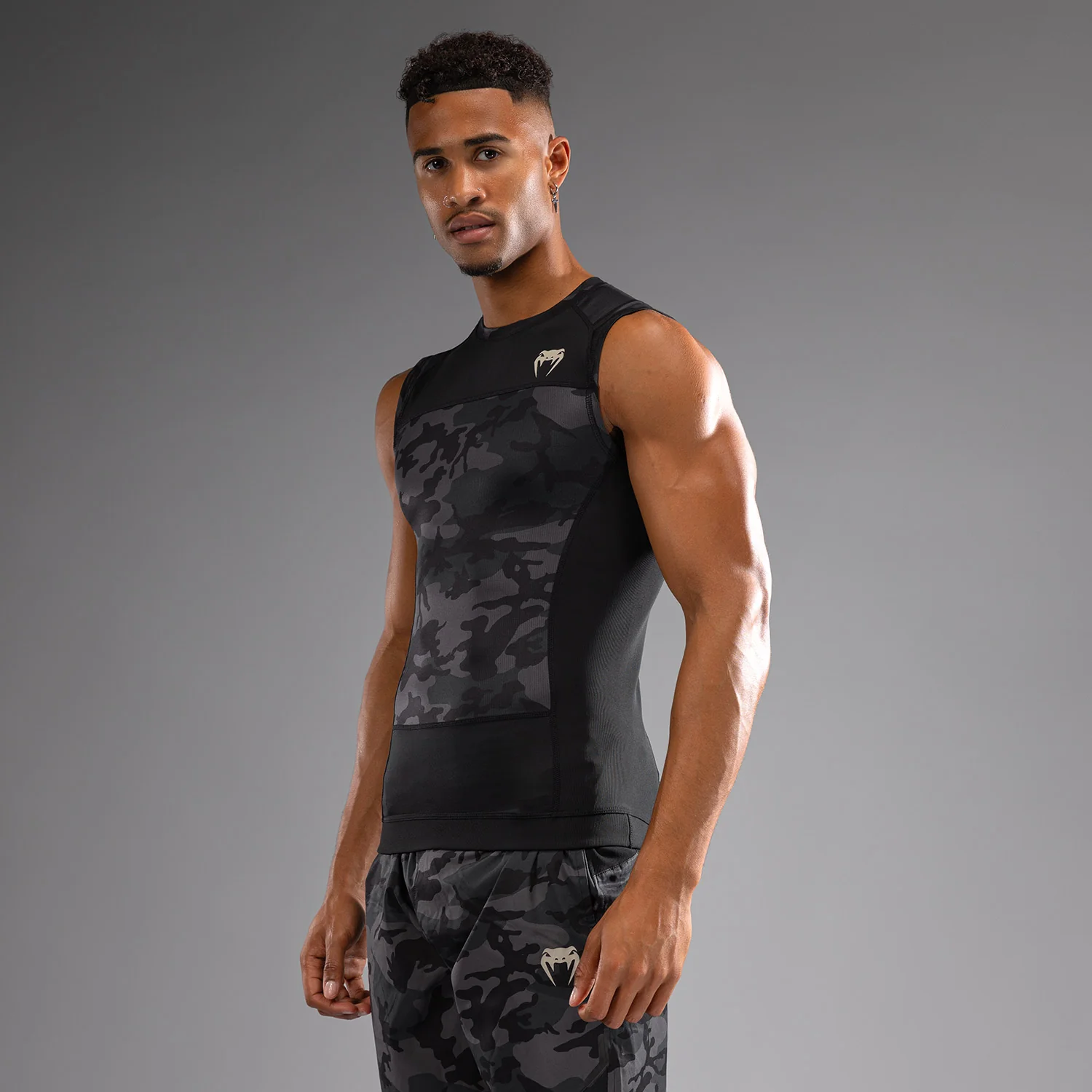 Venum G-Fit Air Rashguard sin Mangas para Hombre - Camuflaje Urbano Digital - Image 2