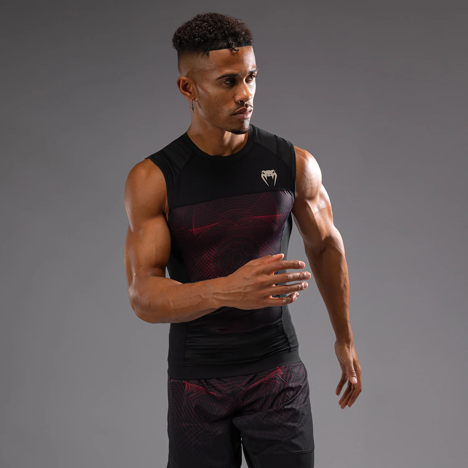 Venum G-Fit Air Rashguard sin Mangas para Hombre - Negro Profundo/Rojo Fuego - Image 3