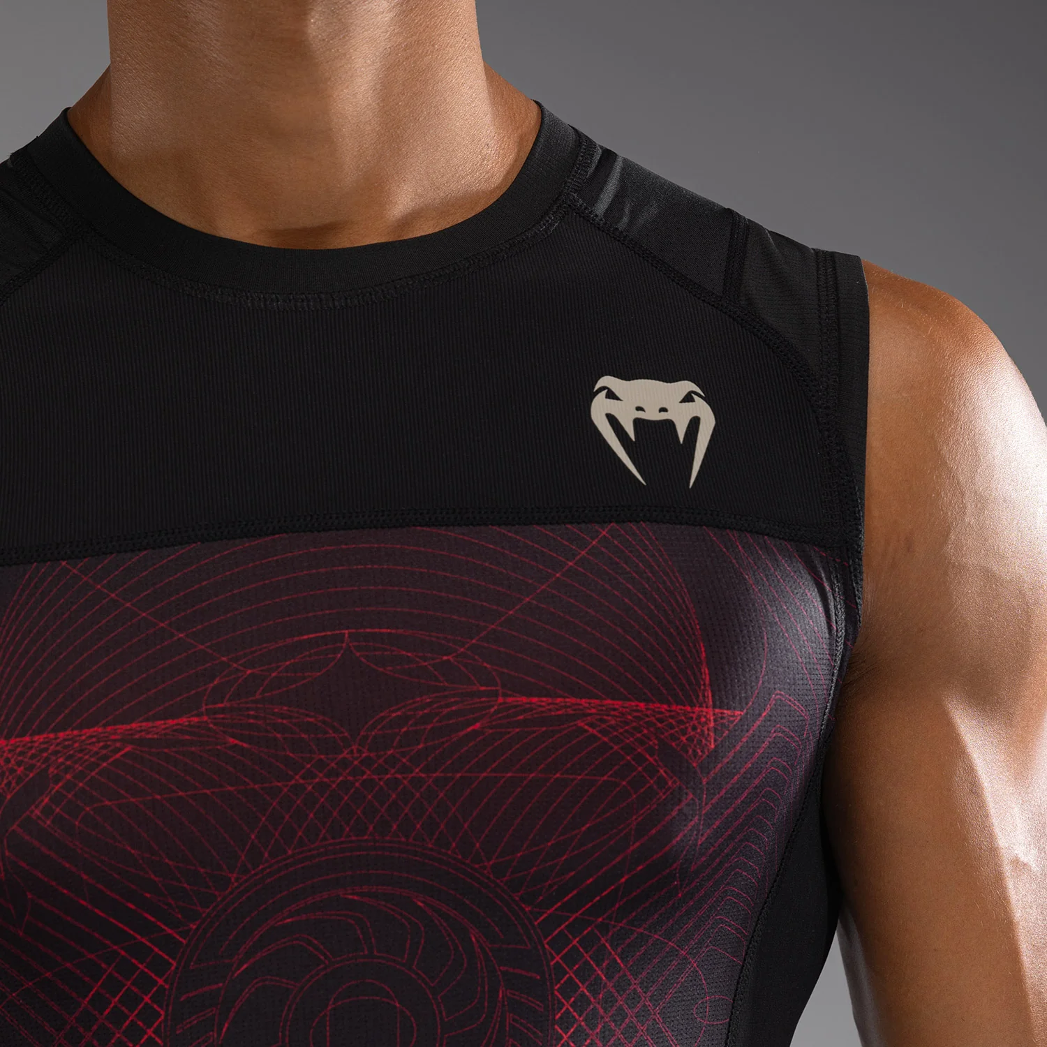 Venum G-Fit Air Rashguard sin Mangas para Hombre - Negro Profundo/Rojo Fuego - Image 8