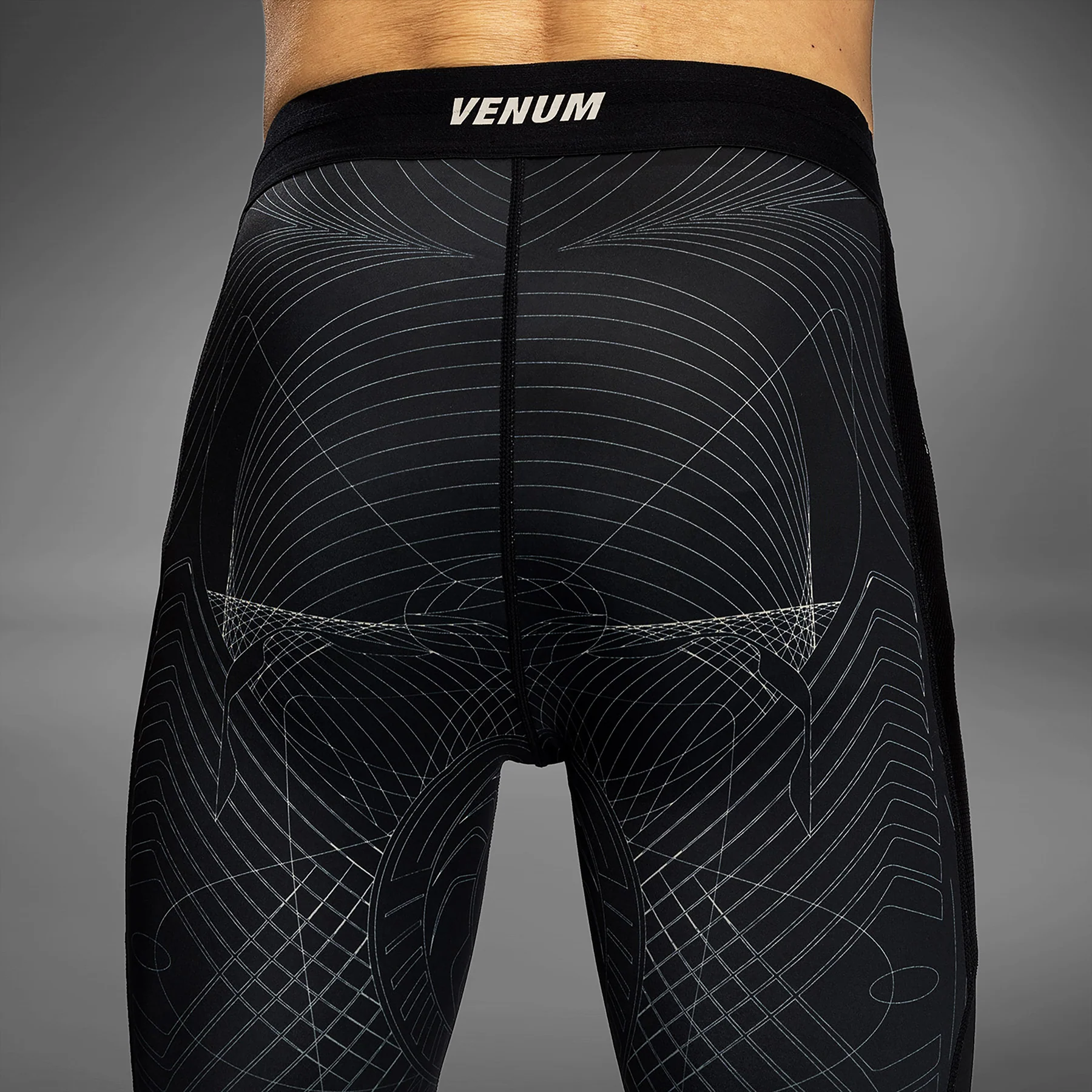 Venum G-Fit Air Spats para Hombre - Negro Profundo/Arena del desierto - Image 7
