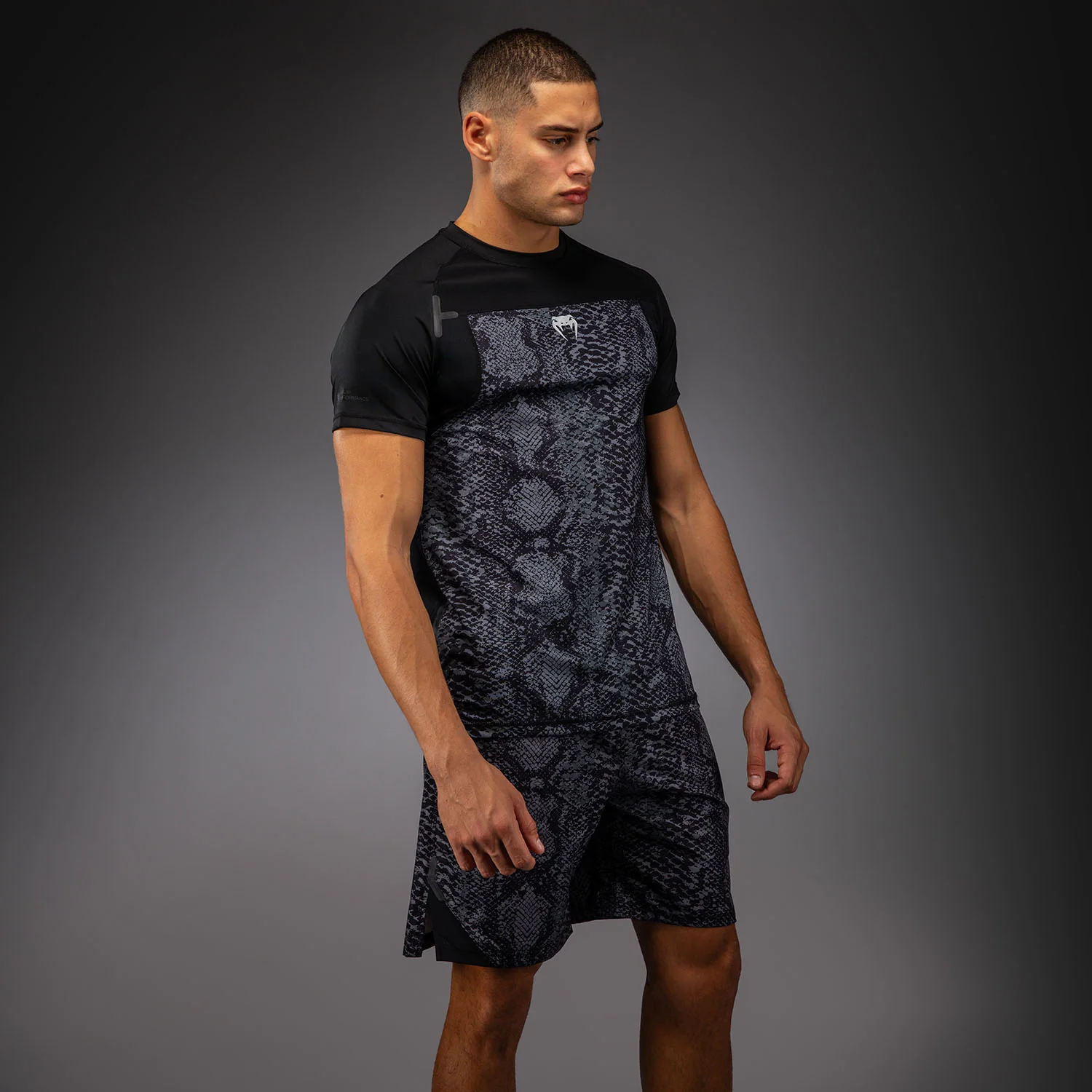 Venum G-Fit Scales Camiseta Dry Tech – Negro/Gris Carbón - Image 2