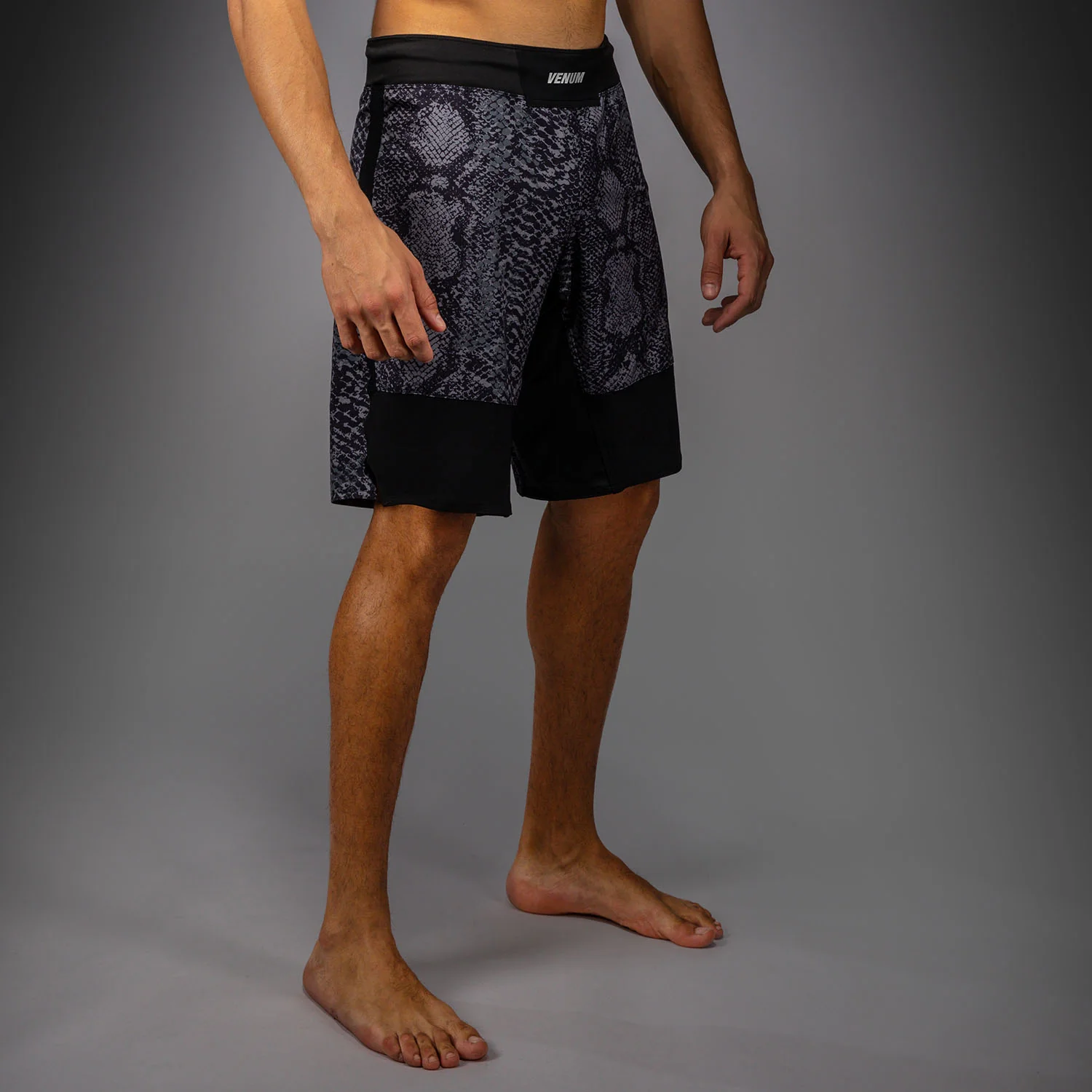 Venum G-Fit Scales Short de Combate – Negro/Gris Carbón - Image 3