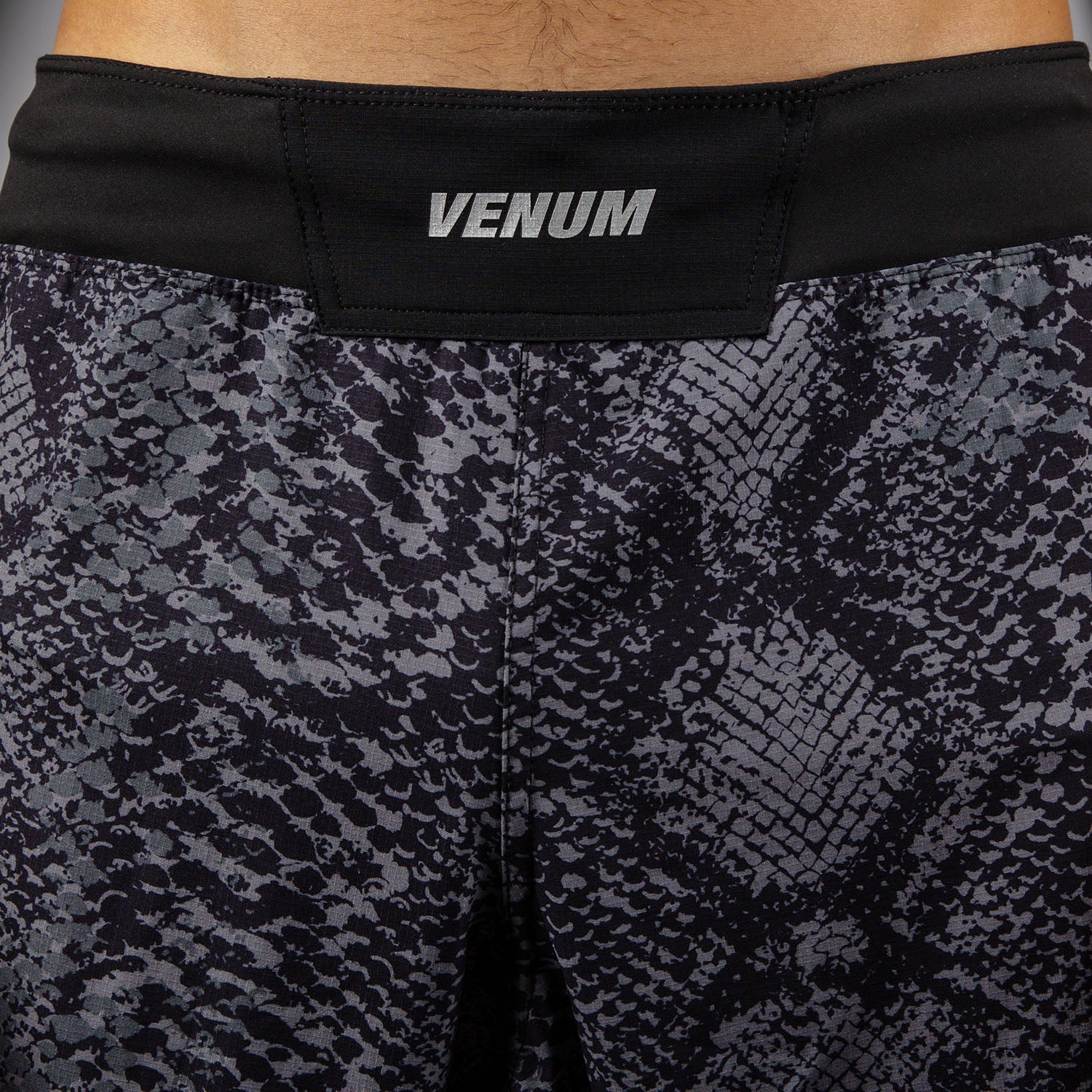 Venum G-Fit Scales Short de Combate – Negro/Gris Carbón - Image 5
