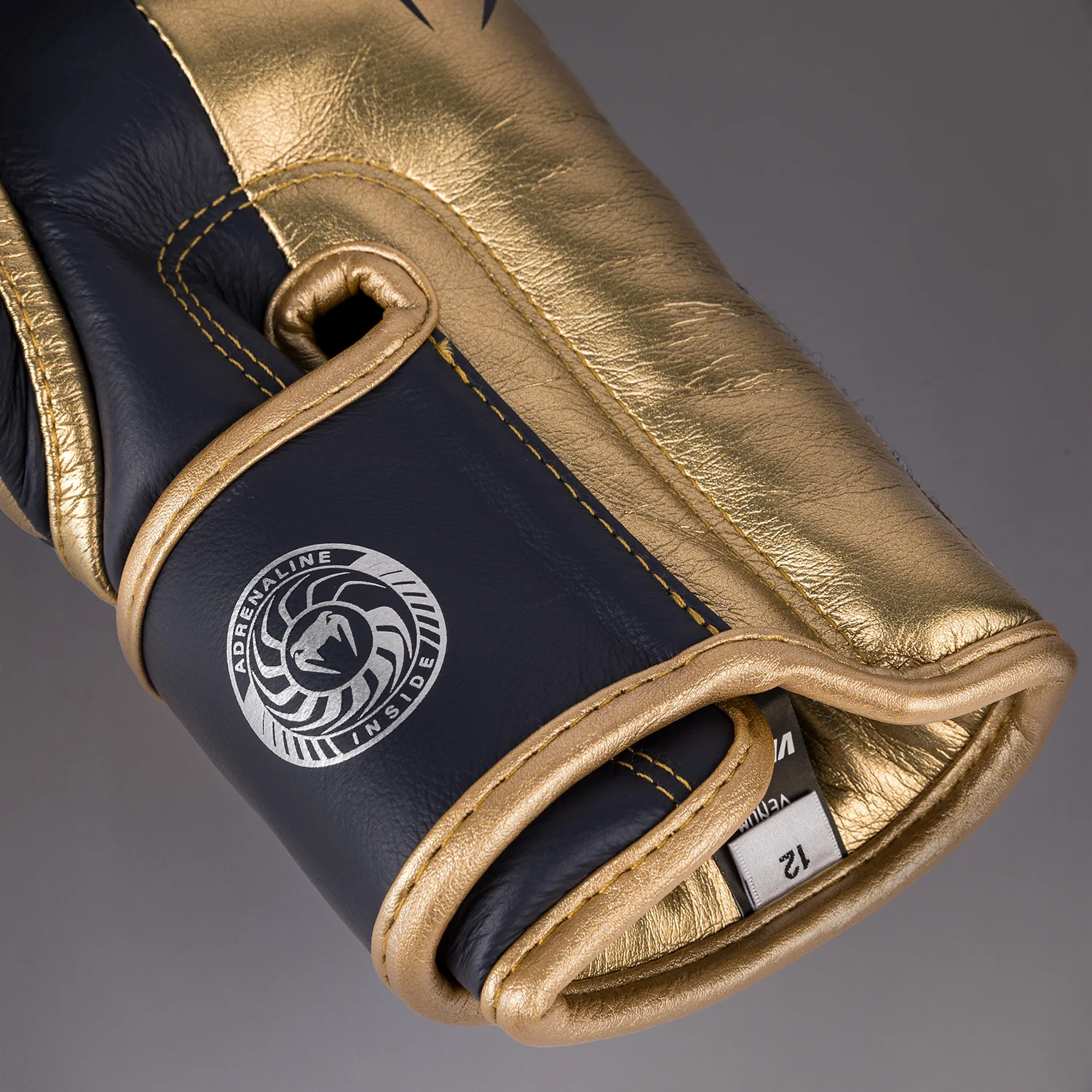 Venum Giant 3.0 Guantes de boxeo - Azul marino/Dorado - Edición especial - Image 4