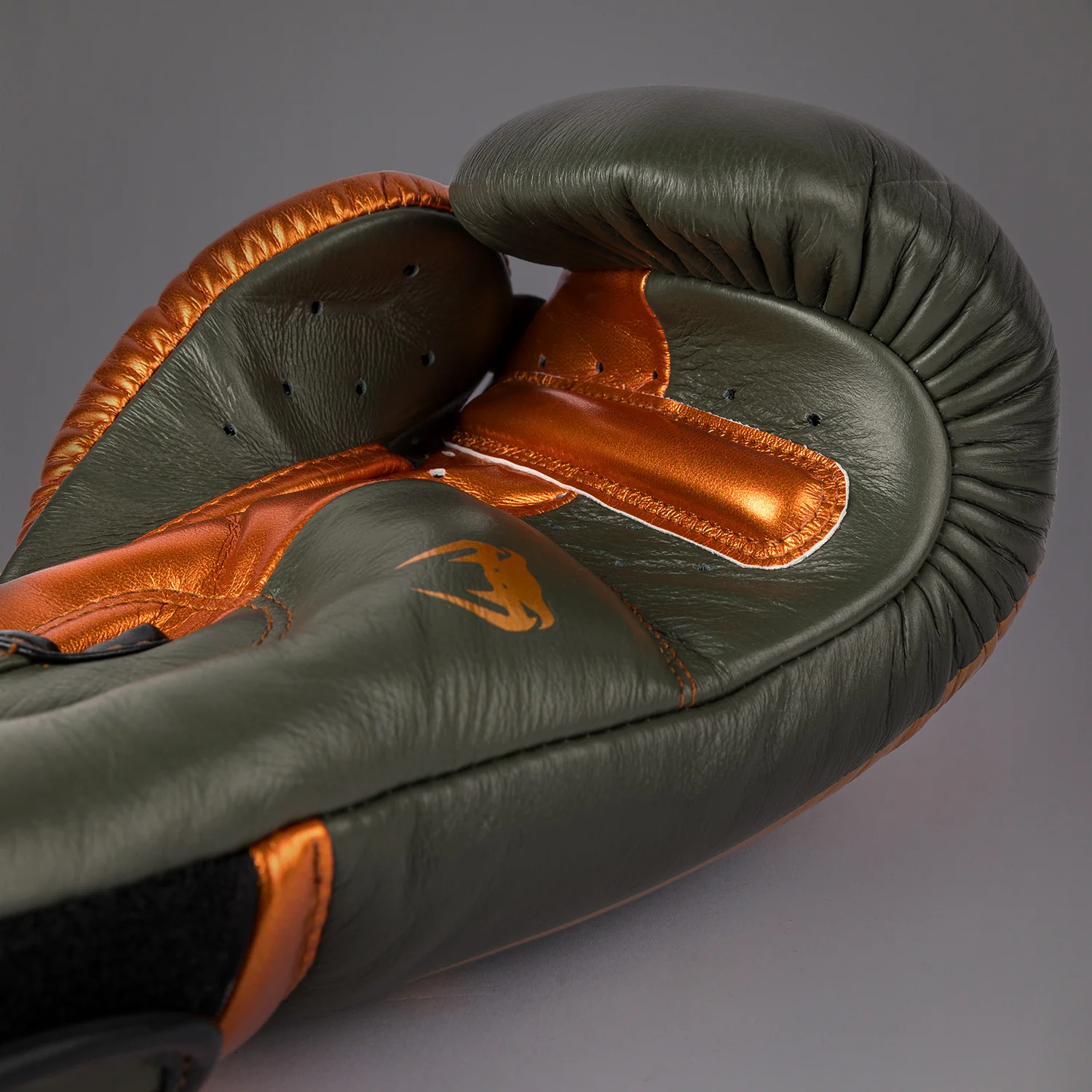 Venum Giant 3.0 Guantes de boxeo - Caqui/Bronce - Edición especial - Image 4