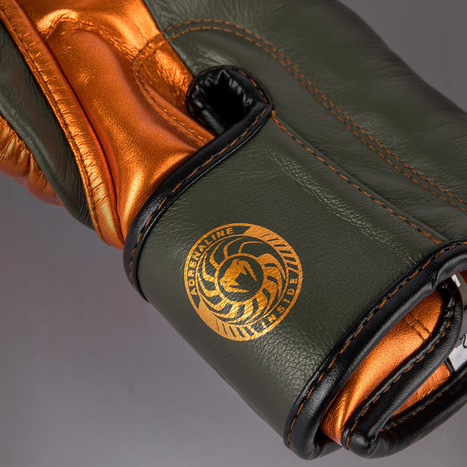 Venum Giant 3.0 Guantes de boxeo - Caqui/Bronce - Edición especial - Image 5