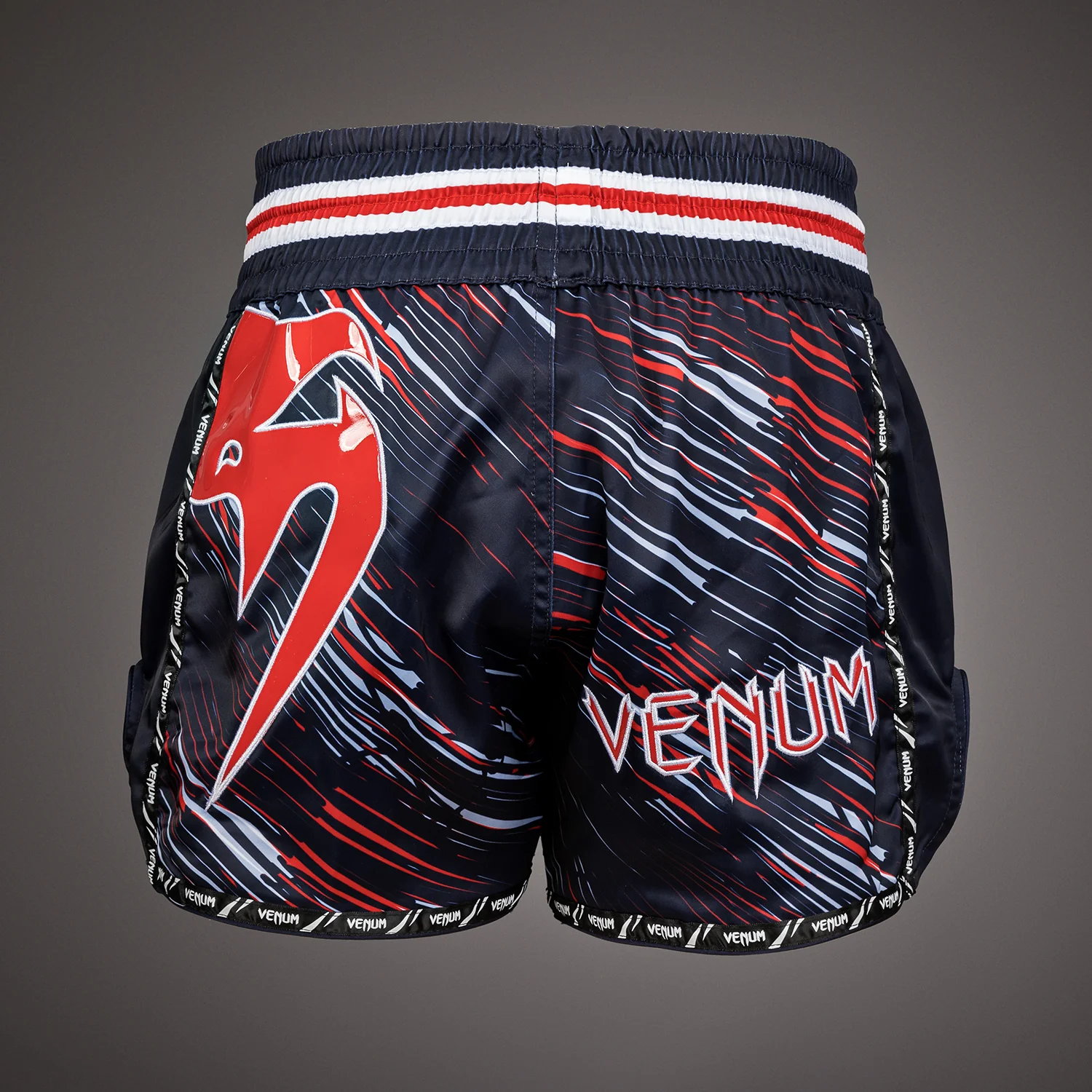 Venum Giant Muay Thai Pantalones Cortos - Rojo - Image 4
