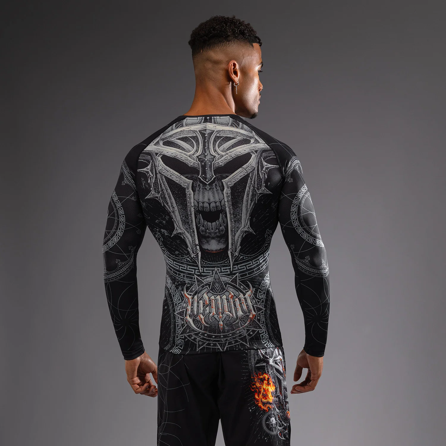 Venum Gladiator 5.0 Camiseta De Manga Larga Para Hombre - Negro/Plata - Image 4