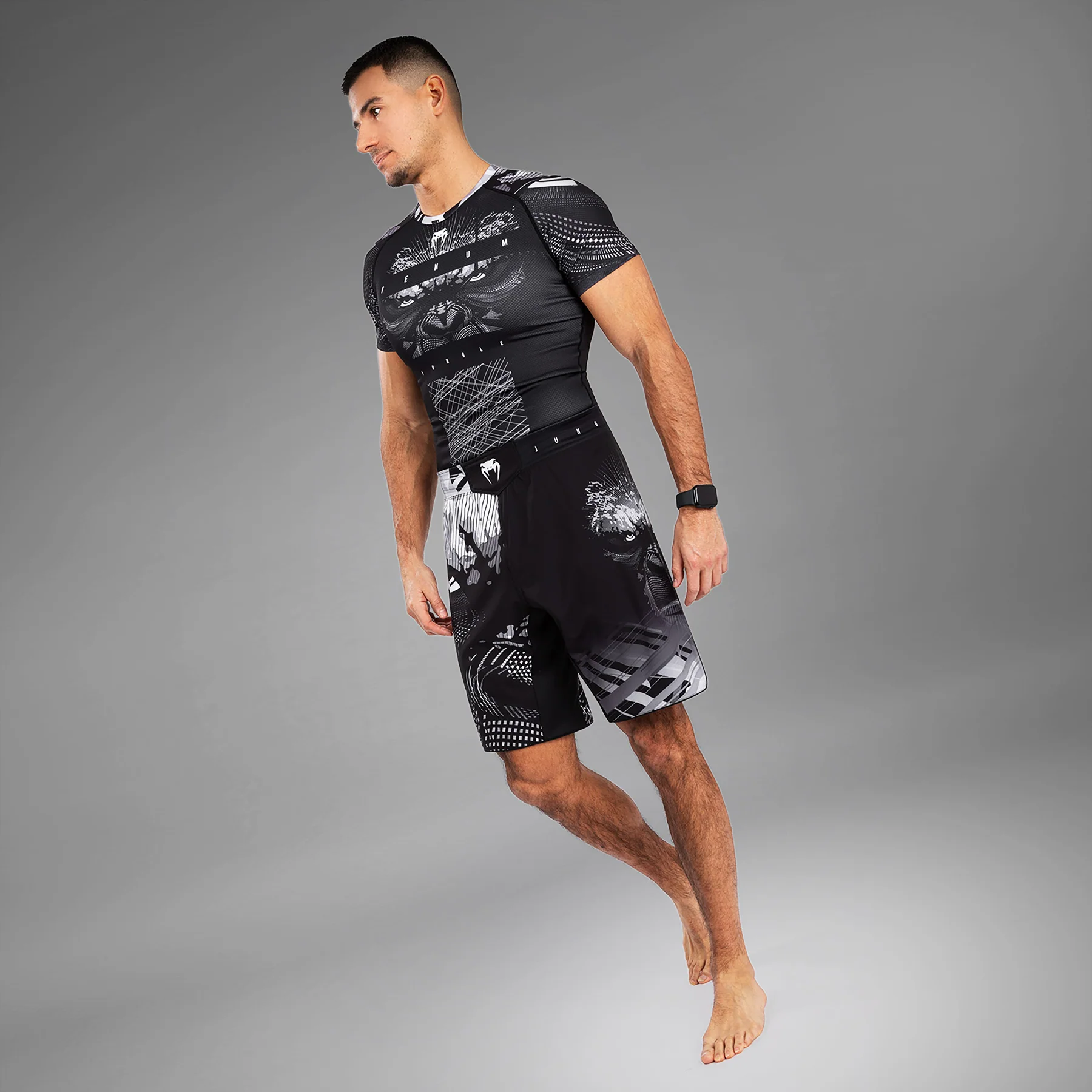 Venum Gorilla Jungle Pantalón Corto de Combate - Negro/Blanco - Image 5