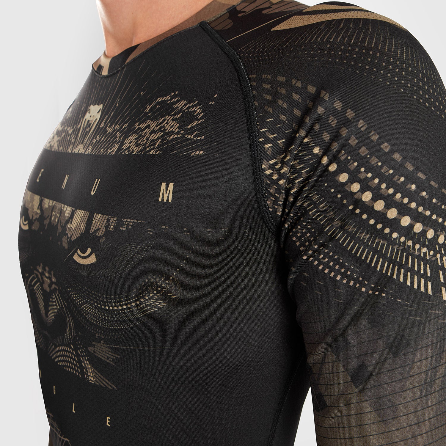 Venum Gorilla Jungle Rashguard Manga Larga - Arena/Negro - Image 8