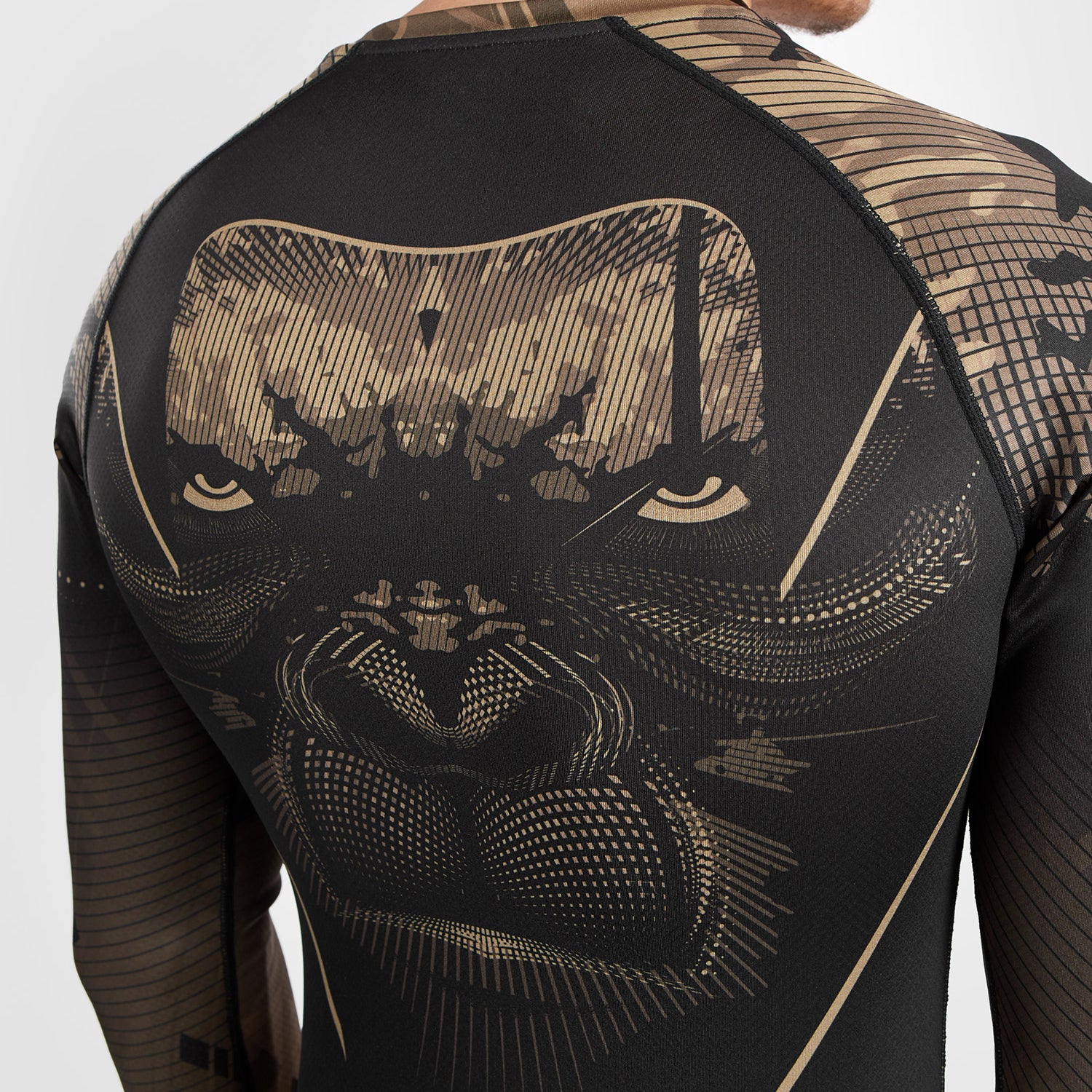 Venum Gorilla Jungle Rashguard Manga Larga - Arena/Negro - Image 9