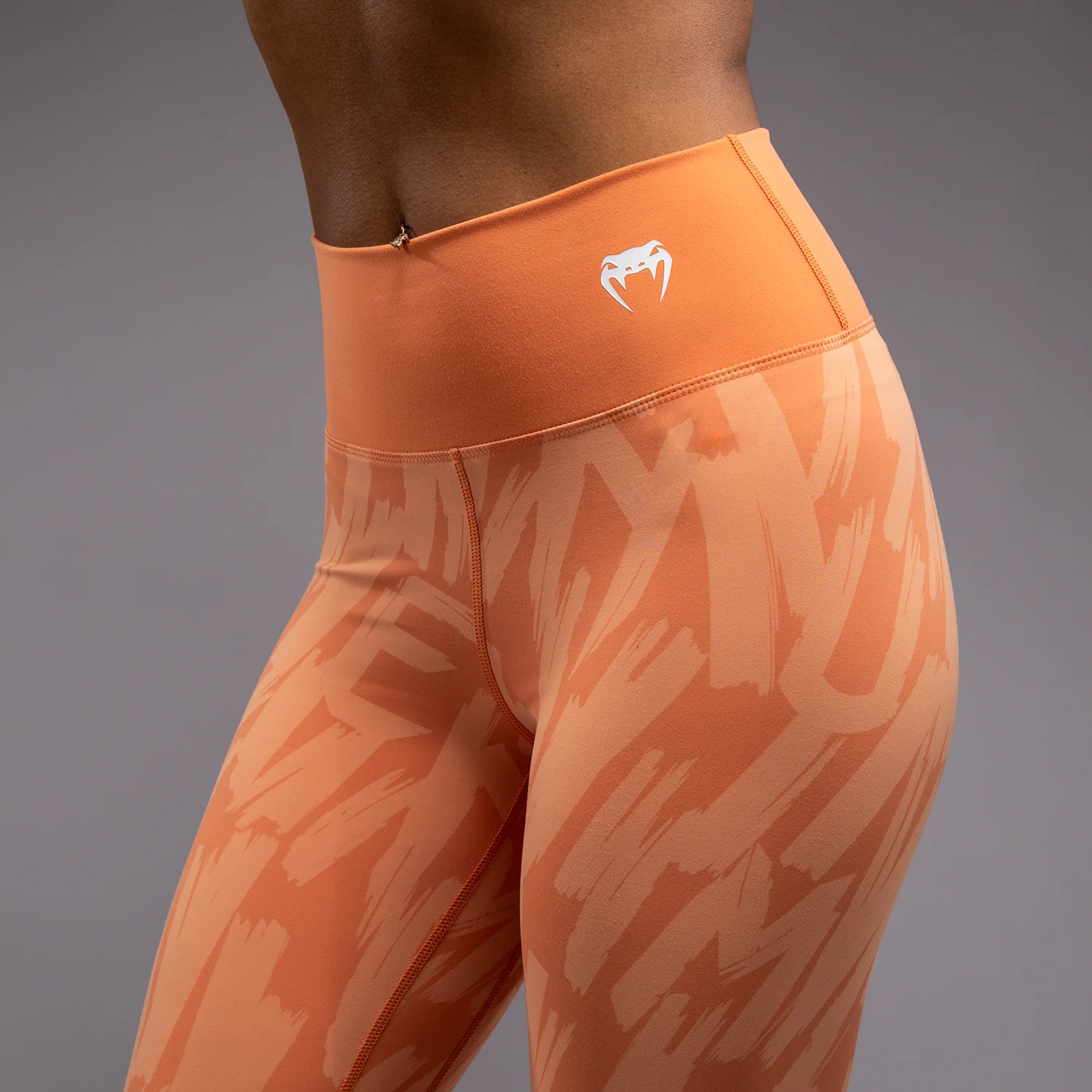 Venum Graffiti Leggings 7/8 para Mujer - Albaricoque Terciopelo - Image 5