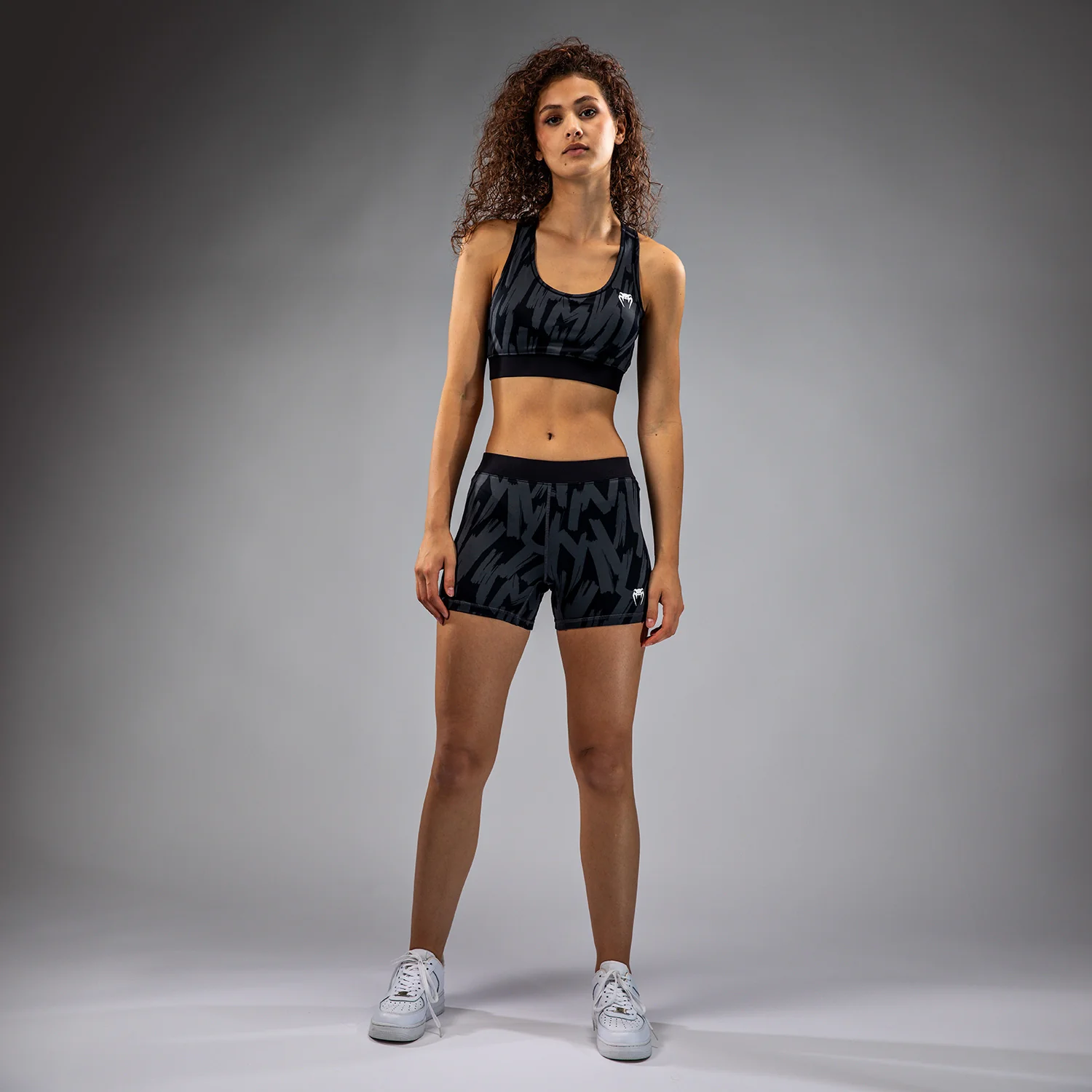 Venum Graffiti Shorts de Compresión para Mujer - Carbón Urbano - Image 3