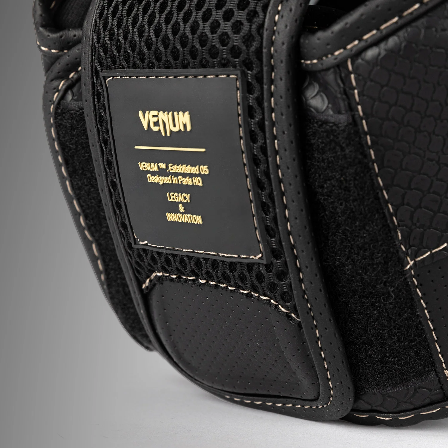 Venum Impact Evo Scales Casco de protección – Negro - Image 5