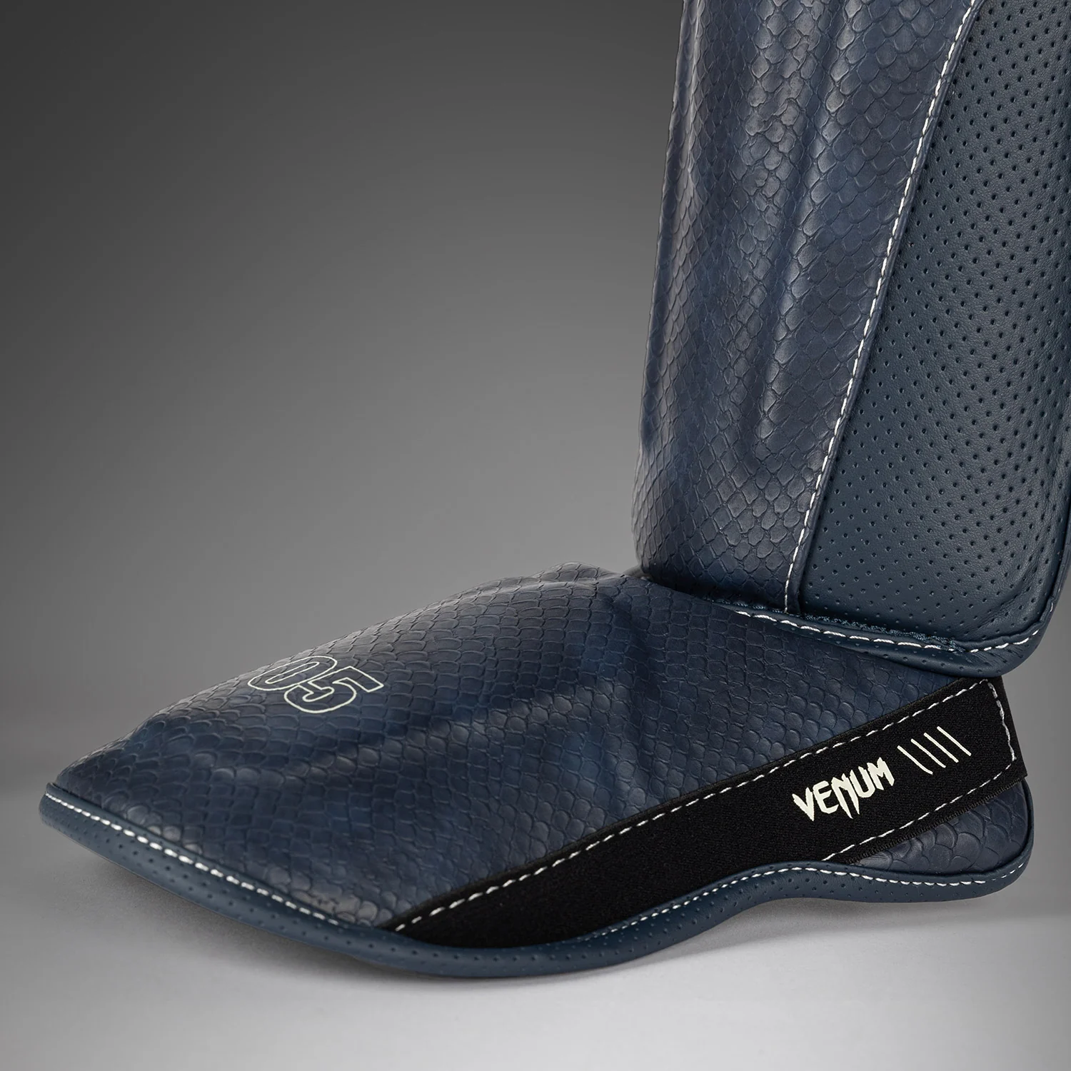 Venum Impact Evo Scales Espinilleras – Azul Medianoche - Image 3