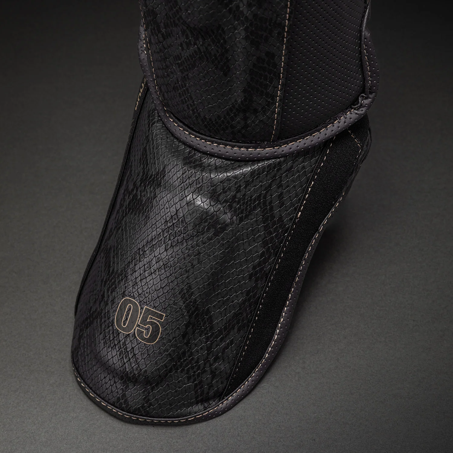 Venum Impact Evo Scales Espinilleras – Gris Oscuro - Image 3