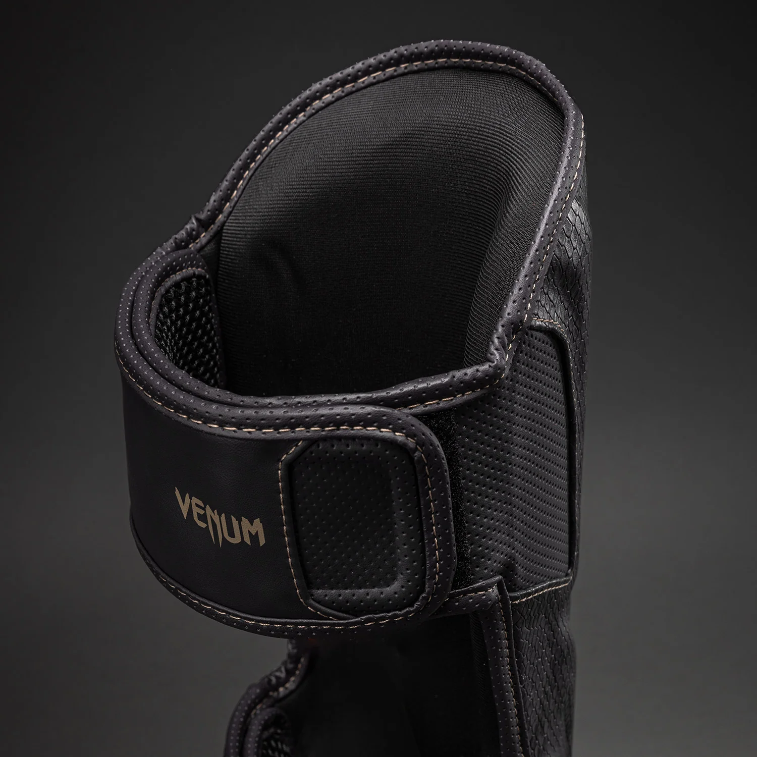 Venum Impact Evo Scales Espinilleras – Gris Oscuro - Image 4