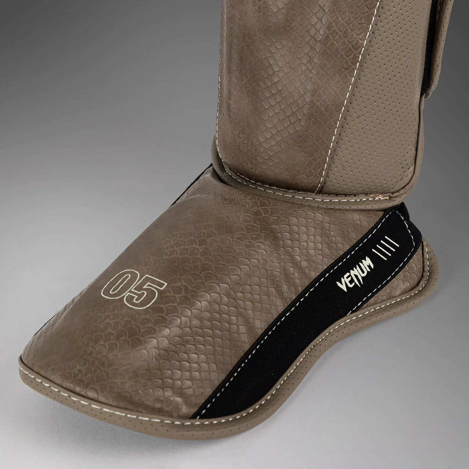 Venum Impact Evo Scales Espinilleras – Marrón - Image 3