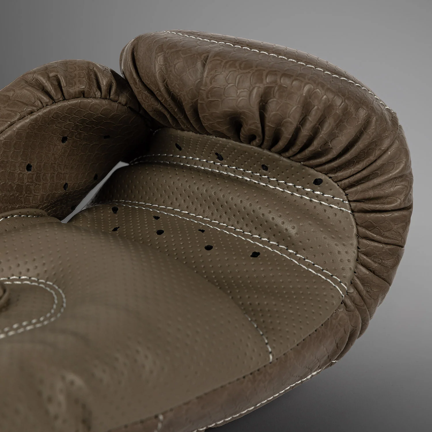 Venum Impact Evo Scales Guantes de Boxeo – Marrón - Image 6
