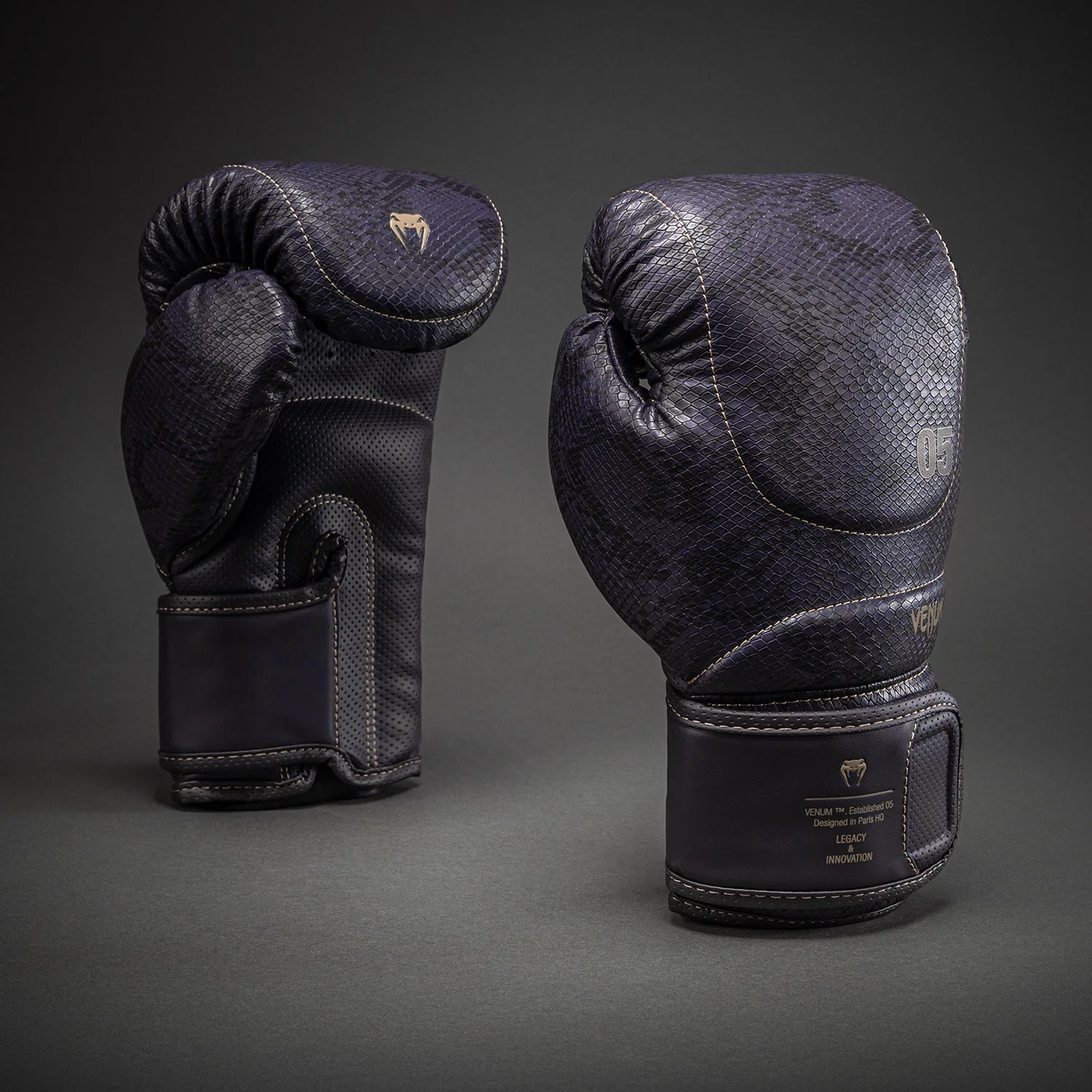 Venum Impact Evo Scales Guantes de Boxeo – Púrpura Oscuro - Image 2