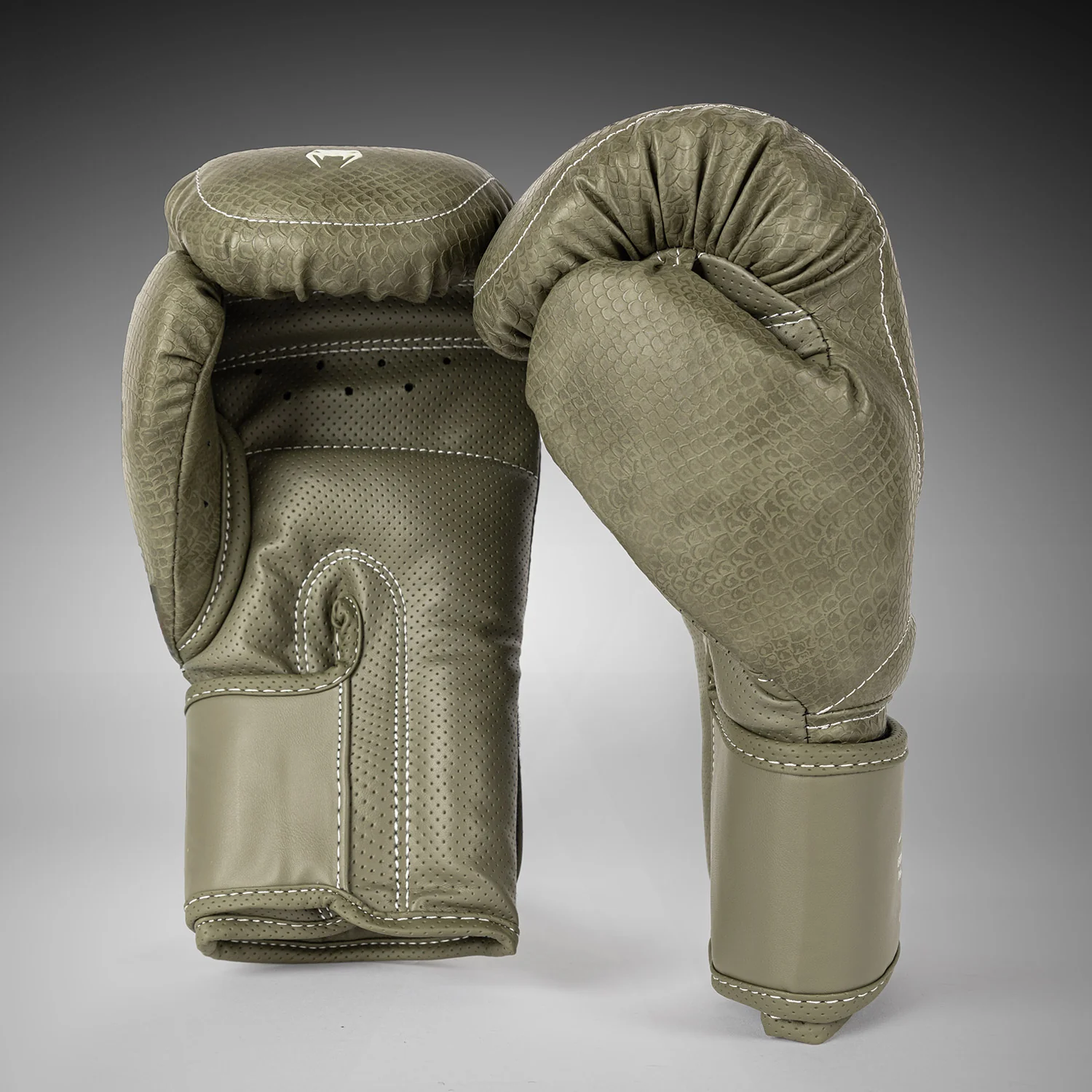Venum Impact Evo Scales Guantes de Boxeo – Verde Ejército - Image 4
